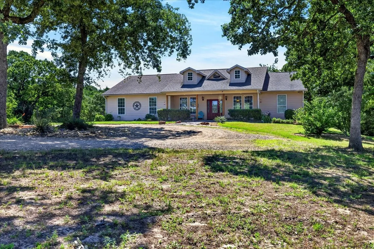 Single Family Residence For Sale in Henderson County , 11591 Farm Market 59, Athens, Texas 75751, 6 Bedrooms, 4 Bathrooms, Garage spaces, 4,164 Sqft, built in 2011, Price $928,500, mls#21272422, Real Estate Agent in Athens, Homes For Sale in Henderson county, Homes For Sale in Athens, Realtor in Athens Texas, Real Estate Brokerage Independent Realty Texas, Luminita Cordes Realtor
