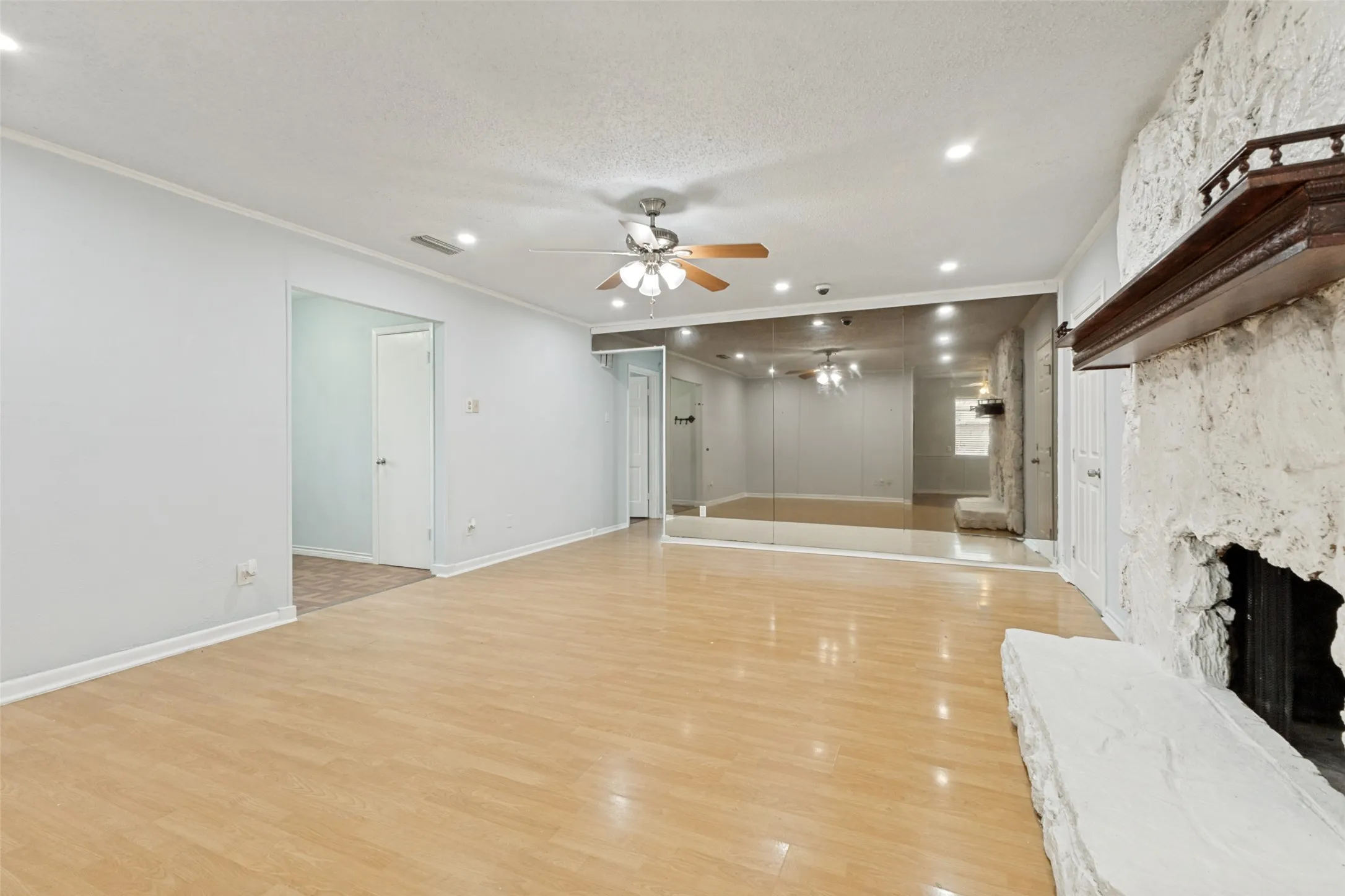 Single Family Residence For Sale in Dallas County , 3310 O Henry Drive, Garland, Texas 75042, 3 Bedroom, 2 Bathroom, Garage spaces, 2,091 Sqft, built in 1970, mls#21272494, Real Estate Agent in Garland, Homes For Sale in Dallas county, Homes For Sale in Garland, Realtor in Garland Texas, Real Estate Brokerage Independent Realty Texas, Luminita Cordes Realtor