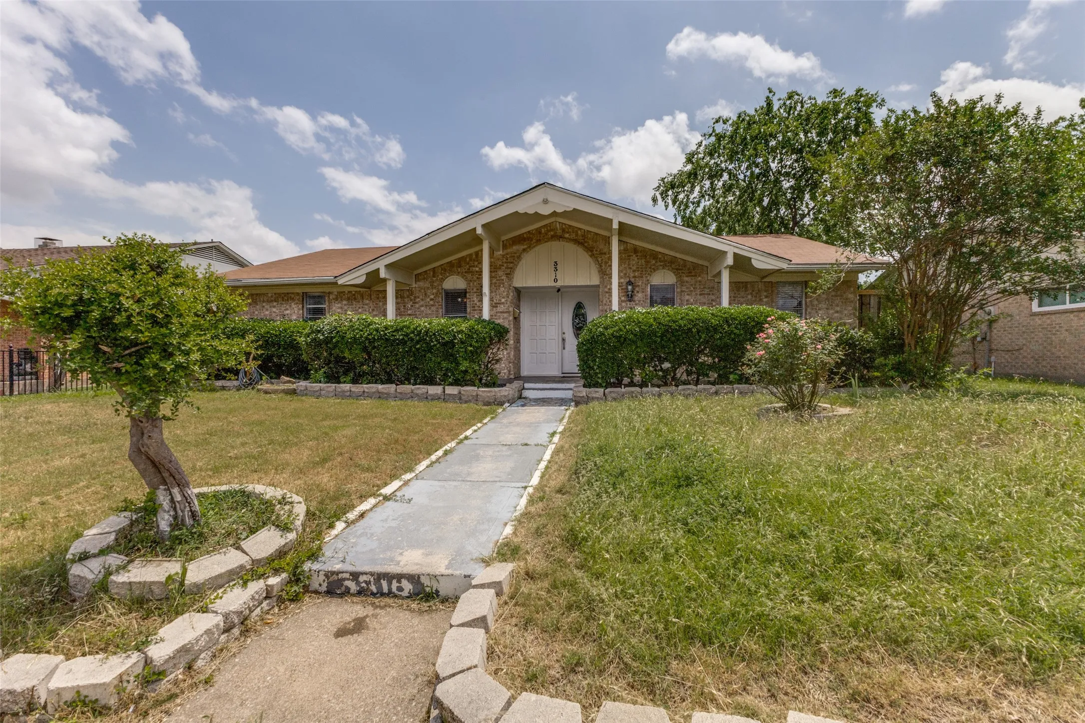 Single Family Residence For Sale in Dallas County , 3310 O Henry Drive, Garland, Texas 75042, 3 Bedroom, 2 Bathroom, Garage spaces, 2,091 Sqft, built in 1970, mls#21272494, Real Estate Agent in Garland, Homes For Sale in Dallas county, Homes For Sale in Garland, Realtor in Garland Texas, Real Estate Brokerage Independent Realty Texas, Luminita Cordes Realtor