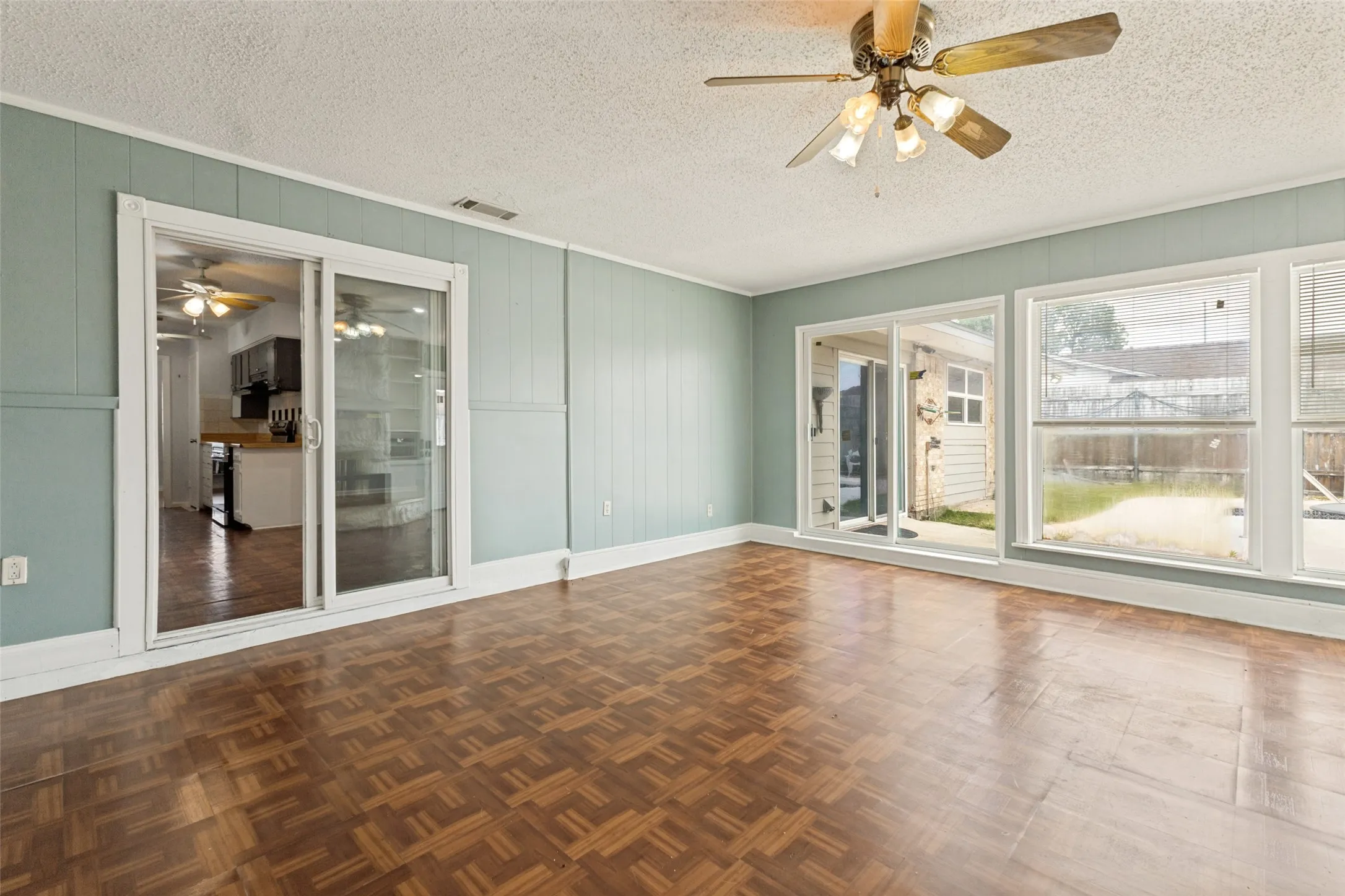 Single Family Residence For Sale in Dallas County , 3310 O Henry Drive, Garland, Texas 75042, 3 Bedroom, 2 Bathroom, Garage spaces, 2,091 Sqft, built in 1970, mls#21272494, Real Estate Agent in Garland, Homes For Sale in Dallas county, Homes For Sale in Garland, Realtor in Garland Texas, Real Estate Brokerage Independent Realty Texas, Luminita Cordes Realtor