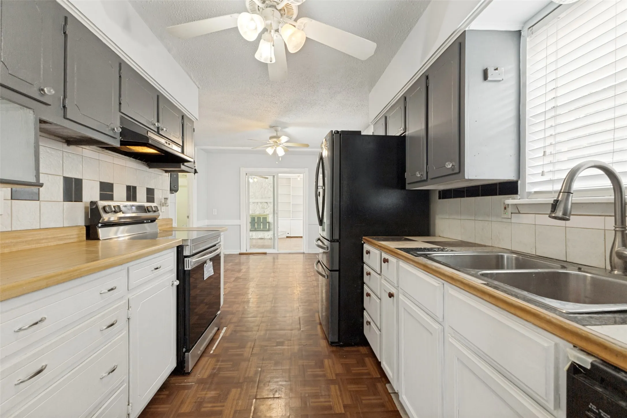 Single Family Residence For Sale in Dallas County , 3310 O Henry Drive, Garland, Texas 75042, 3 Bedroom, 2 Bathroom, Garage spaces, 2,091 Sqft, built in 1970, mls#21272494, Real Estate Agent in Garland, Homes For Sale in Dallas county, Homes For Sale in Garland, Realtor in Garland Texas, Real Estate Brokerage Independent Realty Texas, Luminita Cordes Realtor