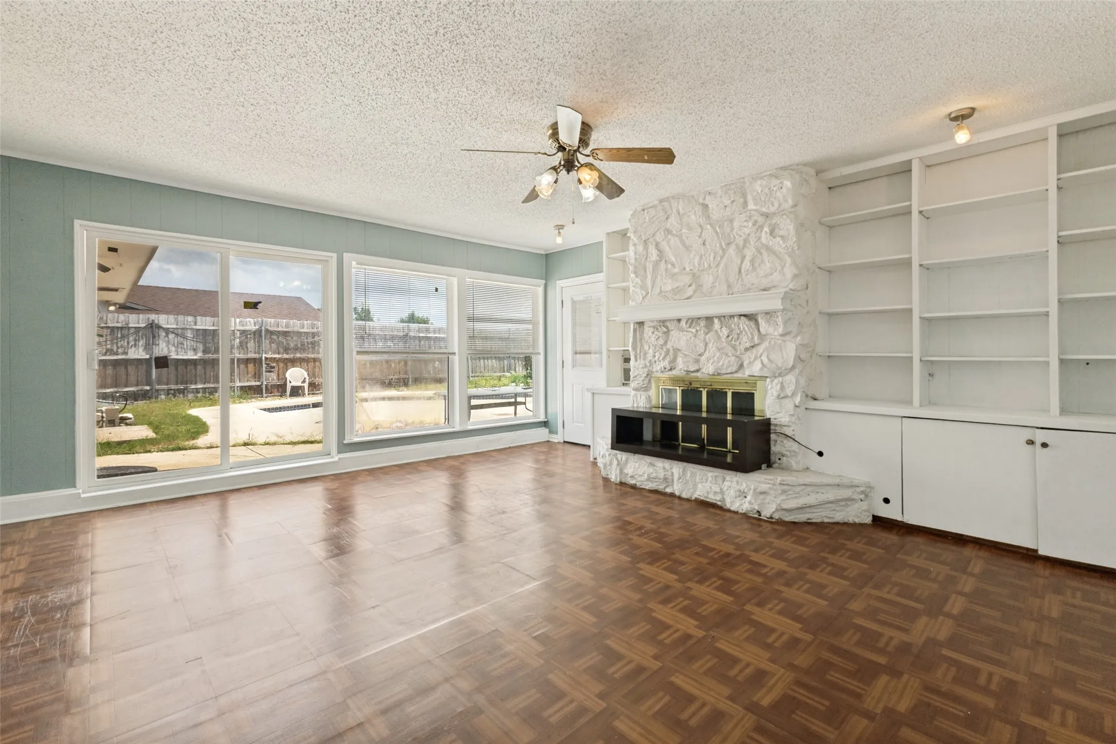 Single Family Residence For Sale in Dallas County , 3310 O Henry Drive, Garland, Texas 75042, 3 Bedroom, 2 Bathroom, Garage spaces, 2,091 Sqft, built in 1970, mls#21272494, Real Estate Agent in Garland, Homes For Sale in Dallas county, Homes For Sale in Garland, Realtor in Garland Texas, Real Estate Brokerage Independent Realty Texas, Luminita Cordes Realtor
