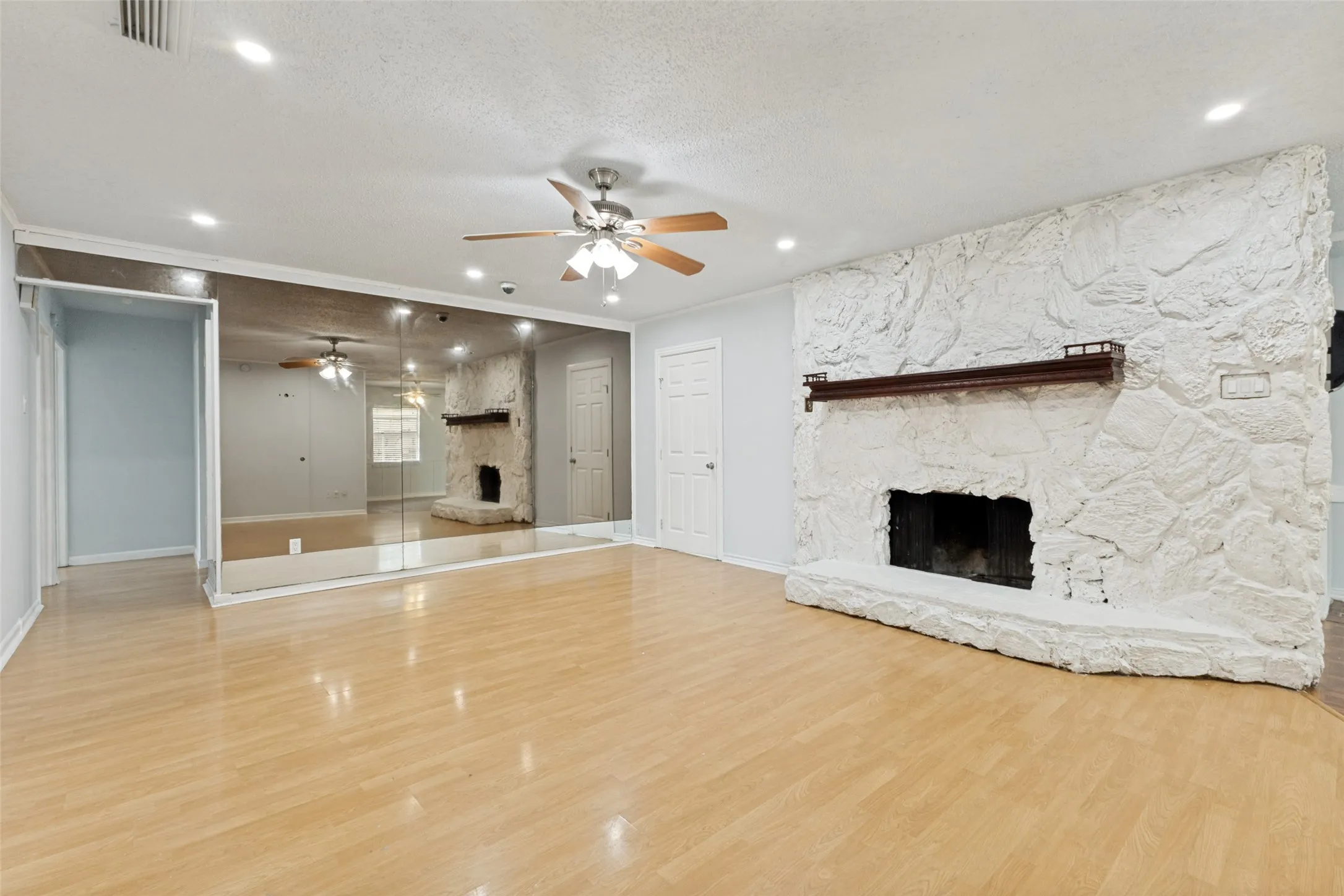 Single Family Residence For Sale in Dallas County , 3310 O Henry Drive, Garland, Texas 75042, 3 Bedroom, 2 Bathroom, Garage spaces, 2,091 Sqft, built in 1970, mls#21272494, Real Estate Agent in Garland, Homes For Sale in Dallas county, Homes For Sale in Garland, Realtor in Garland Texas, Real Estate Brokerage Independent Realty Texas, Luminita Cordes Realtor