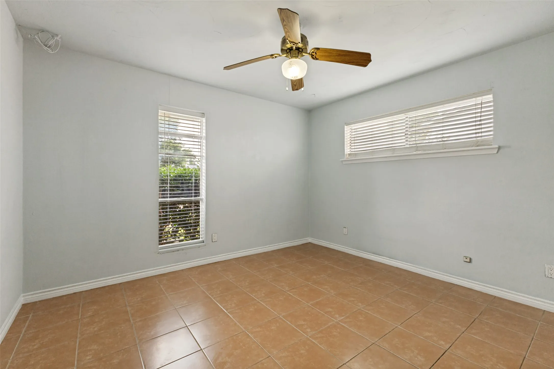 Single Family Residence For Sale in Dallas County , 3310 O Henry Drive, Garland, Texas 75042, 3 Bedroom, 2 Bathroom, Garage spaces, 2,091 Sqft, built in 1970, mls#21272494, Real Estate Agent in Garland, Homes For Sale in Dallas county, Homes For Sale in Garland, Realtor in Garland Texas, Real Estate Brokerage Independent Realty Texas, Luminita Cordes Realtor