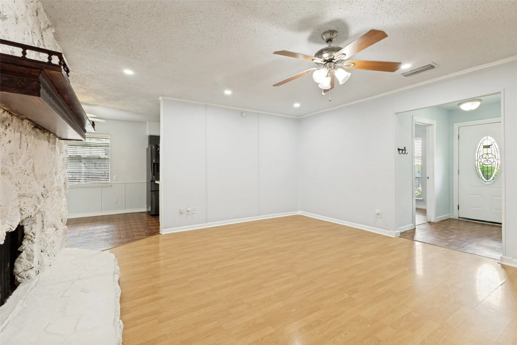 Single Family Residence For Sale in Dallas County , 3310 O Henry Drive, Garland, Texas 75042, 3 Bedroom, 2 Bathroom, Garage spaces, 2,091 Sqft, built in 1970, mls#21272494, Real Estate Agent in Garland, Homes For Sale in Dallas county, Homes For Sale in Garland, Realtor in Garland Texas, Real Estate Brokerage Independent Realty Texas, Luminita Cordes Realtor