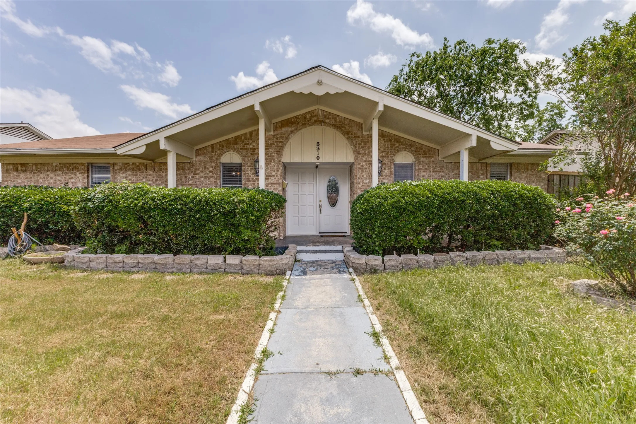 Single Family Residence For Sale in Dallas County , 3310 O Henry Drive, Garland, Texas 75042, 3 Bedroom, 2 Bathroom, Garage spaces, 2,091 Sqft, built in 1970, mls#21272494, Real Estate Agent in Garland, Homes For Sale in Dallas county, Homes For Sale in Garland, Realtor in Garland Texas, Real Estate Brokerage Independent Realty Texas, Luminita Cordes Realtor