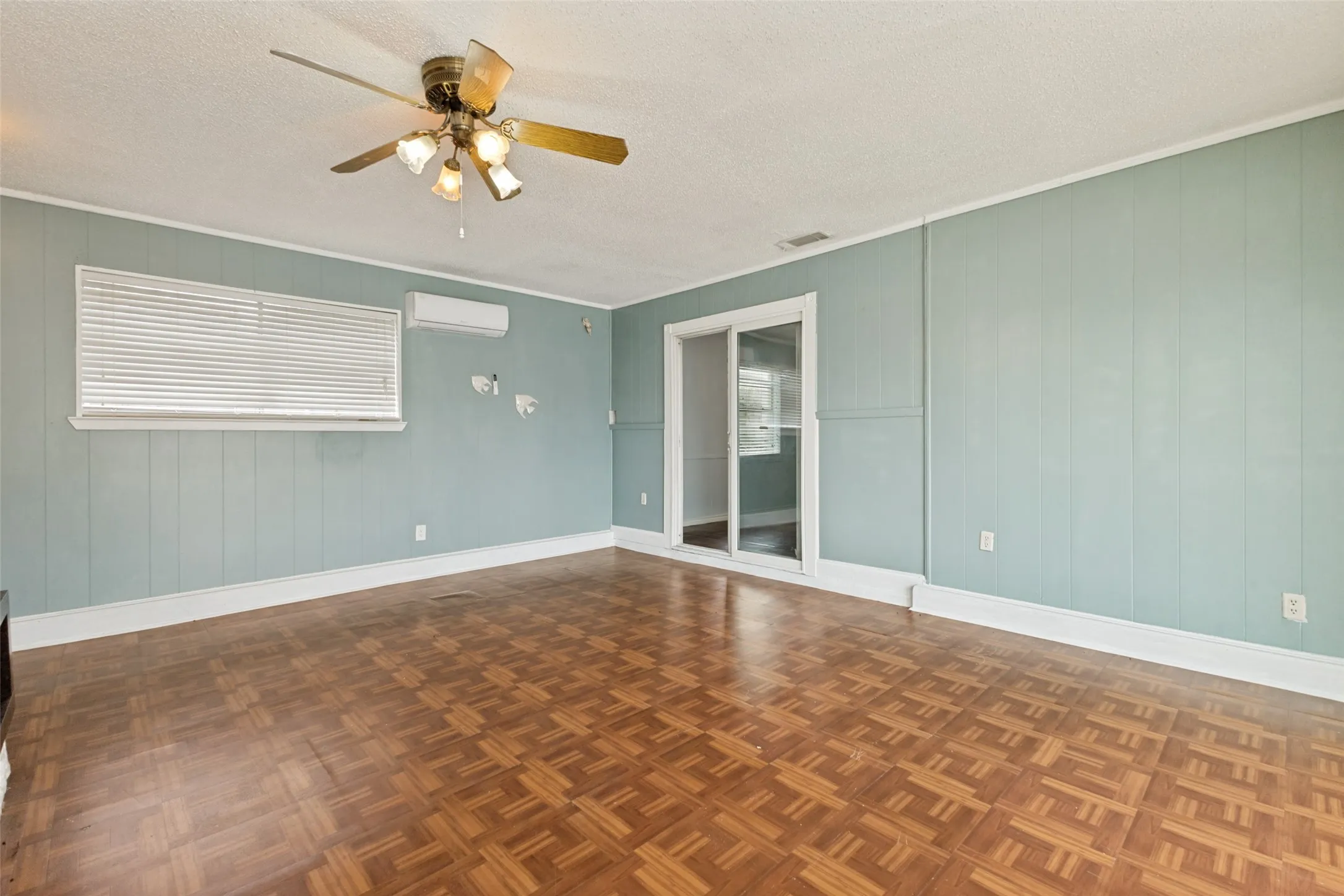 Single Family Residence For Sale in Dallas County , 3310 O Henry Drive, Garland, Texas 75042, 3 Bedroom, 2 Bathroom, Garage spaces, 2,091 Sqft, built in 1970, mls#21272494, Real Estate Agent in Garland, Homes For Sale in Dallas county, Homes For Sale in Garland, Realtor in Garland Texas, Real Estate Brokerage Independent Realty Texas, Luminita Cordes Realtor