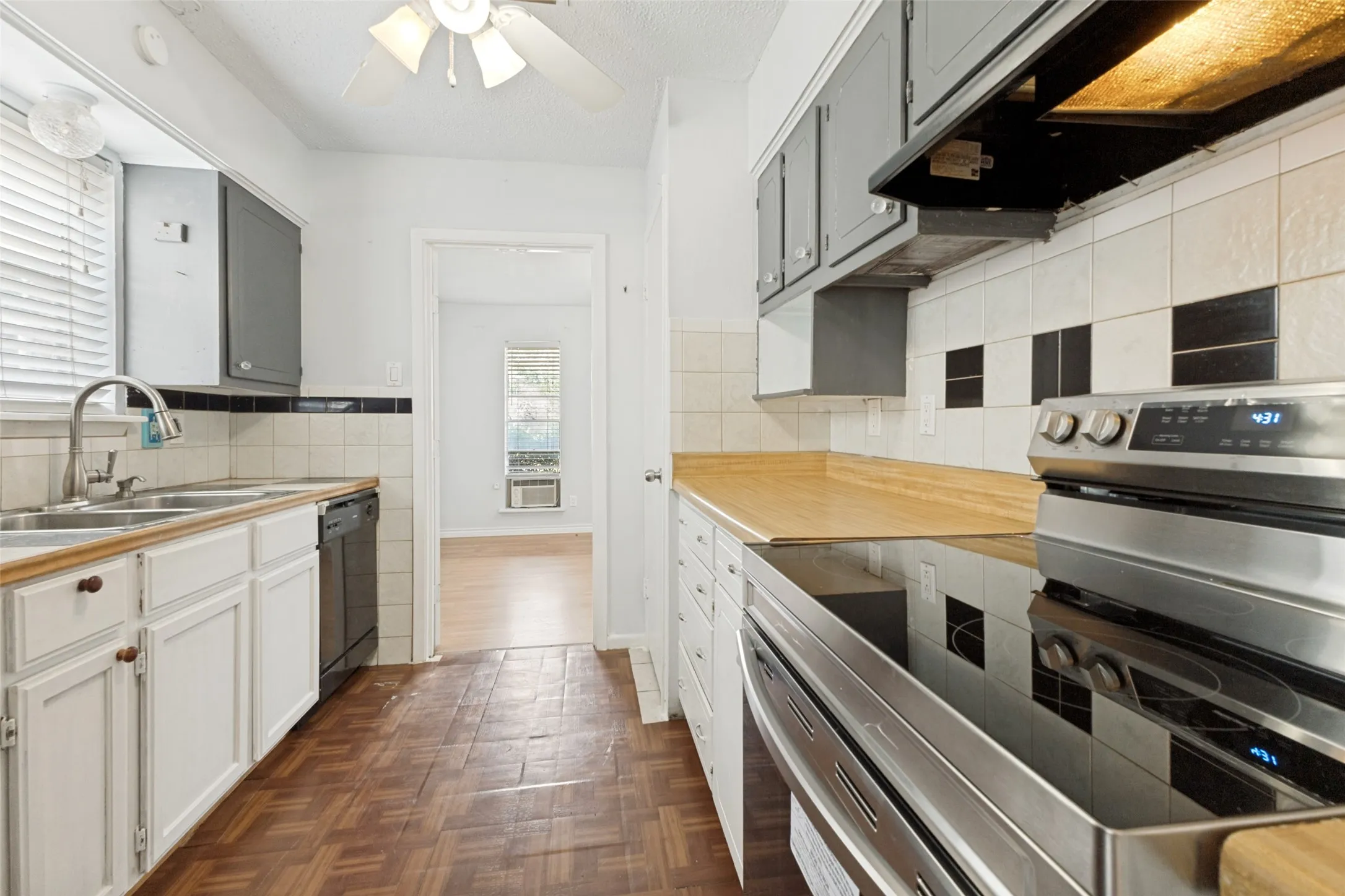 Single Family Residence For Sale in Dallas County , 3310 O Henry Drive, Garland, Texas 75042, 3 Bedroom, 2 Bathroom, Garage spaces, 2,091 Sqft, built in 1970, mls#21272494, Real Estate Agent in Garland, Homes For Sale in Dallas county, Homes For Sale in Garland, Realtor in Garland Texas, Real Estate Brokerage Independent Realty Texas, Luminita Cordes Realtor