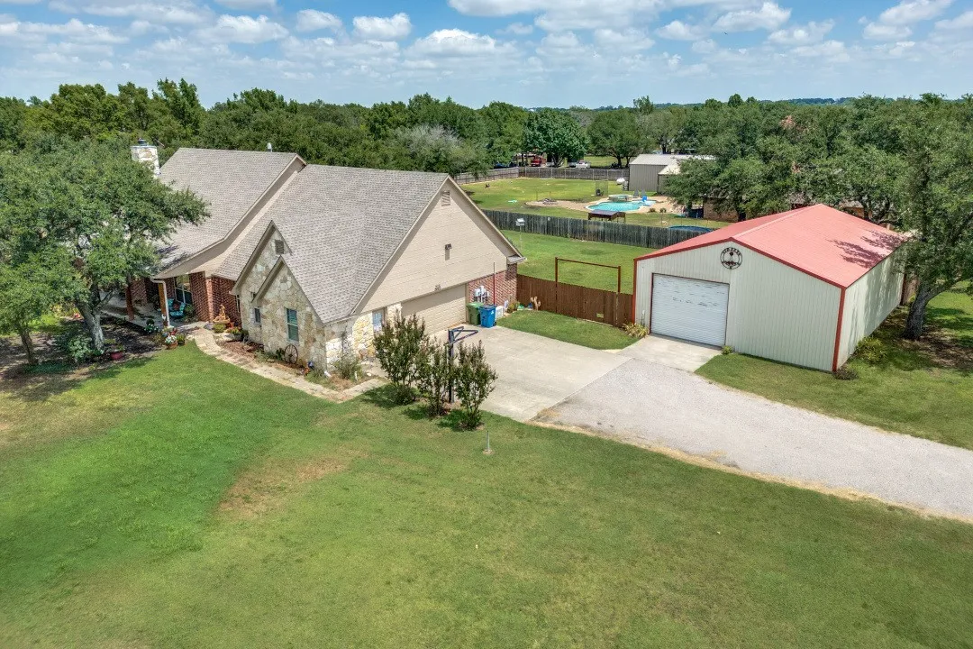 Single Family Residence For Sale in Grayson County , 225 PEAR TREE Lane, Collinsville, Texas 76233, 4 Bedroom, 2 Bathroom, 2 Garage spaces, 2,400 Sqft, built in 2005, mls#21272499, Real Estate Agent in Collinsville, Homes For Sale in Grayson county, Homes For Sale in Collinsville, Realtor in Collinsville Texas, Real Estate Brokerage Independent Realty Texas, Luminita Cordes Realtor
