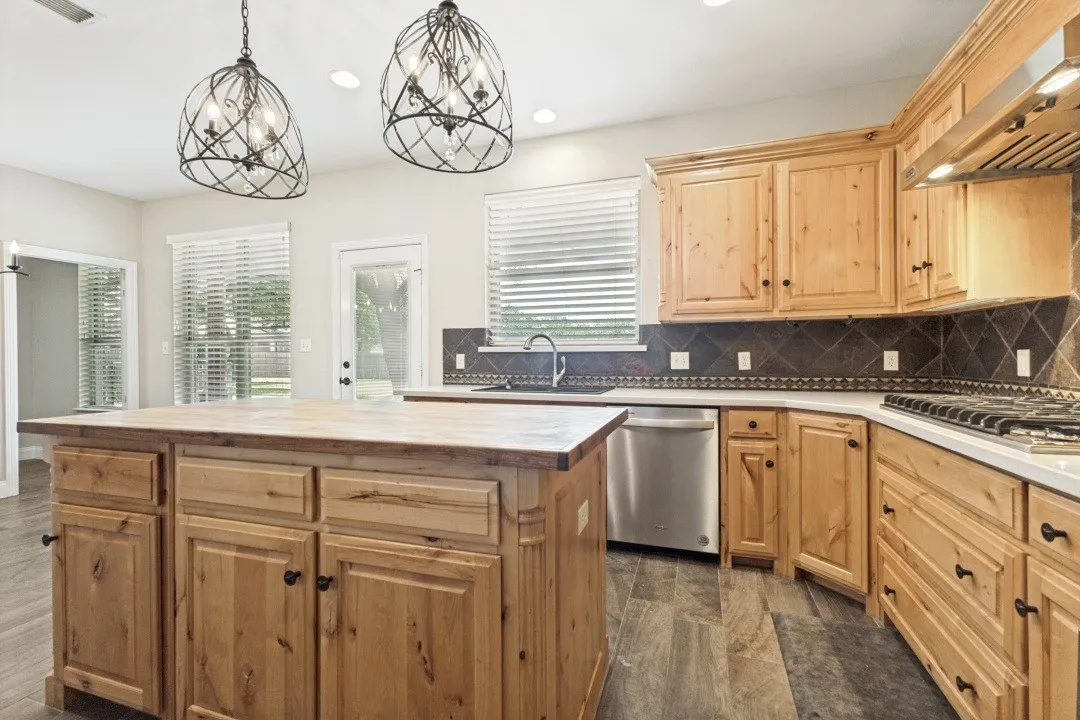 Large Kitchen Island, High End Viking Appliances,