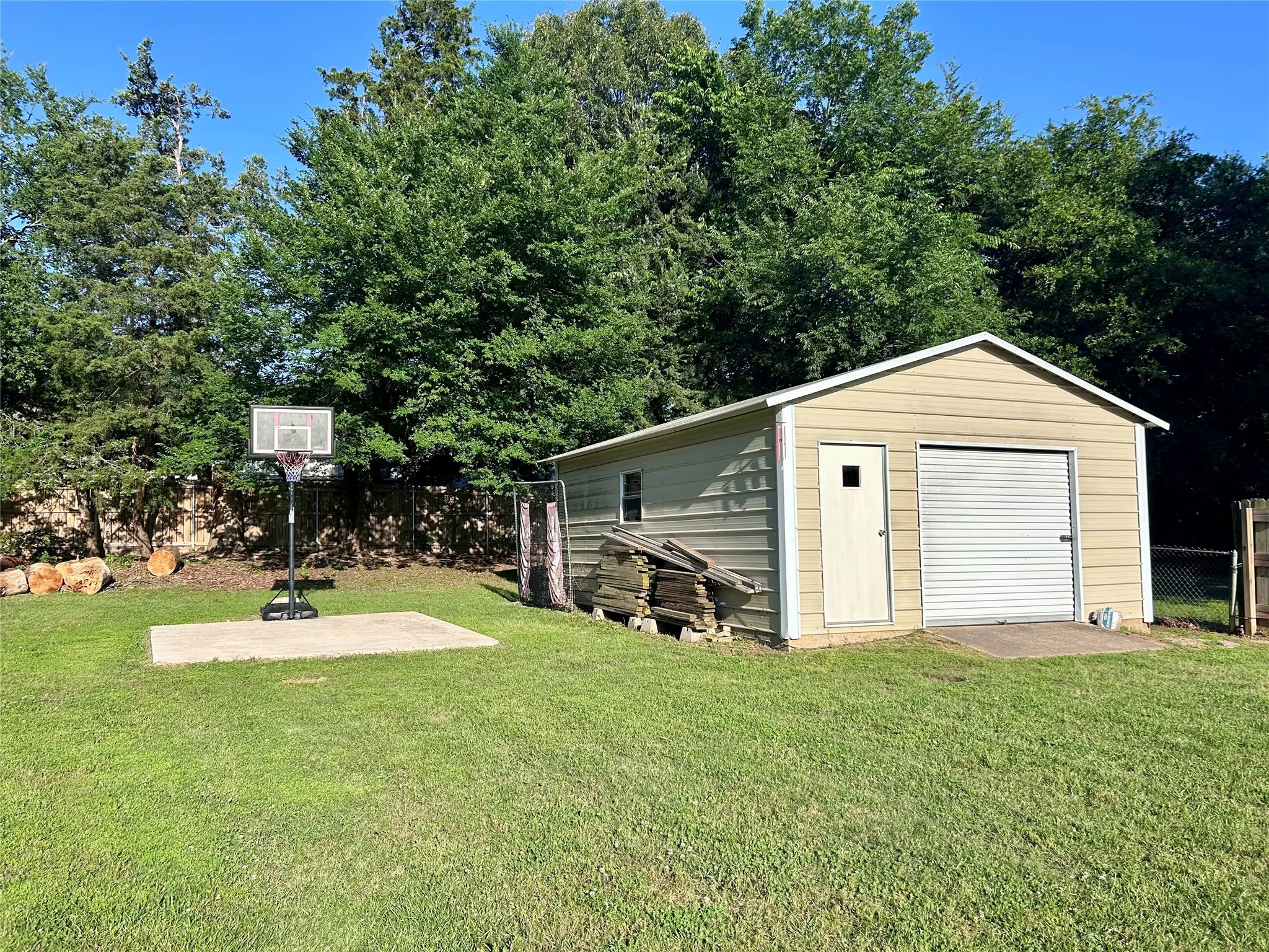 Single Family Residence For Sale in Lamar County , 187 SANDY, Reno, Texas 75462, 3 Bedroom, 2 Bathroom, 2 Garage spaces, 1,500 Sqft, built in 1993, mls#21272483, Real Estate Agent in Reno, Homes For Sale in Lamar county, Homes For Sale in Reno, Realtor in Reno Texas, Real Estate Brokerage Independent Realty Texas, Luminita Cordes Realtor