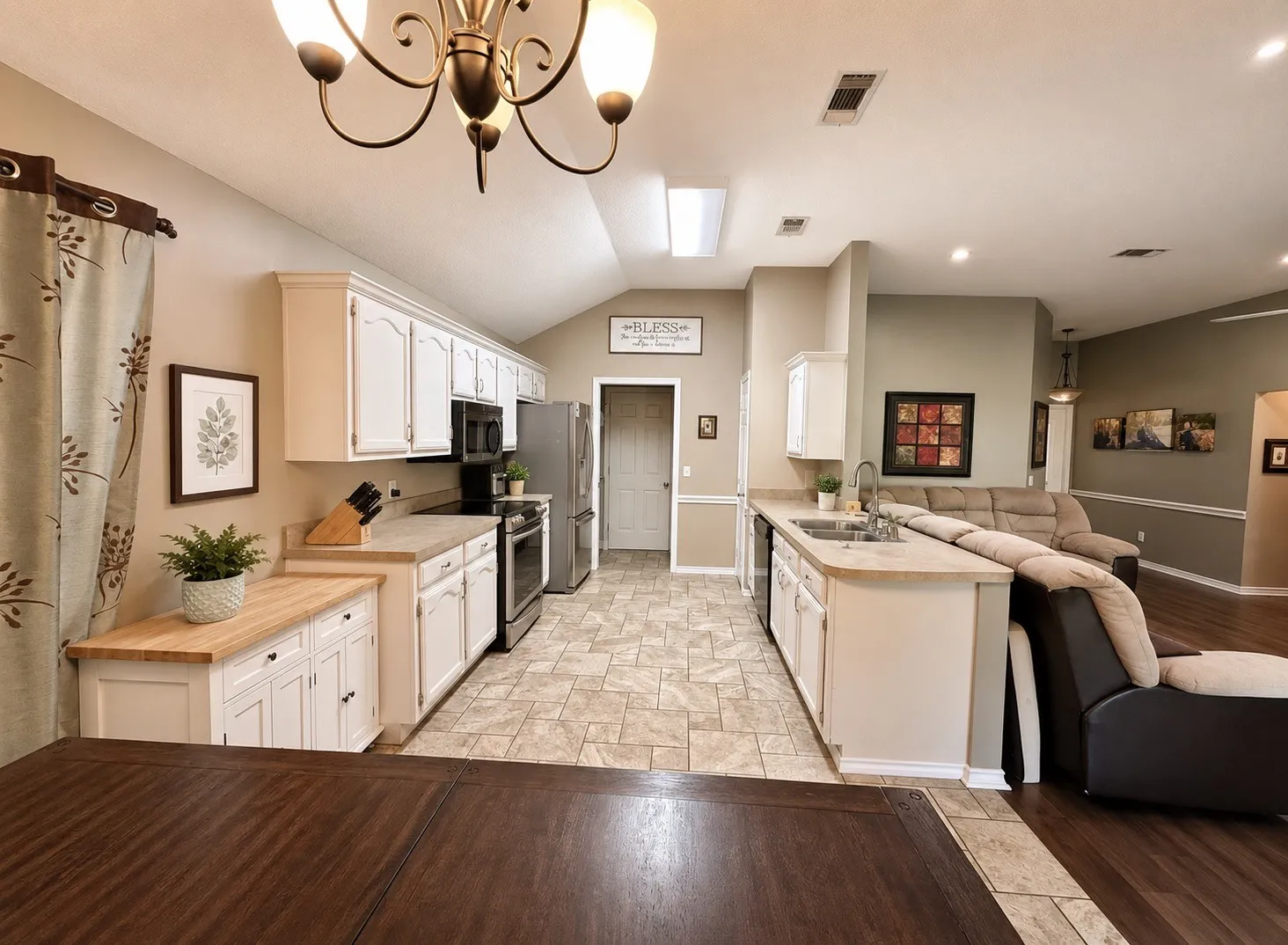 Single Family Residence For Sale in Lamar County , 187 SANDY, Reno, Texas 75462, 3 Bedroom, 2 Bathroom, 2 Garage spaces, 1,500 Sqft, built in 1993, mls#21272483, Real Estate Agent in Reno, Homes For Sale in Lamar county, Homes For Sale in Reno, Realtor in Reno Texas, Real Estate Brokerage Independent Realty Texas, Luminita Cordes Realtor