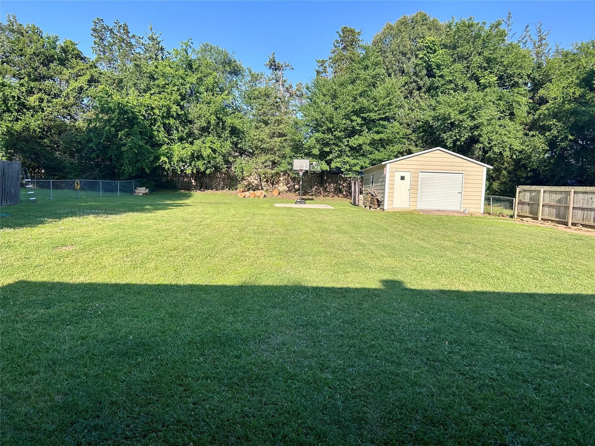 Single Family Residence For Sale in Lamar County , 187 SANDY, Reno, Texas 75462, 3 Bedroom, 2 Bathroom, 2 Garage spaces, 1,500 Sqft, built in 1993, mls#21272483, Real Estate Agent in Reno, Homes For Sale in Lamar county, Homes For Sale in Reno, Realtor in Reno Texas, Real Estate Brokerage Independent Realty Texas, Luminita Cordes Realtor