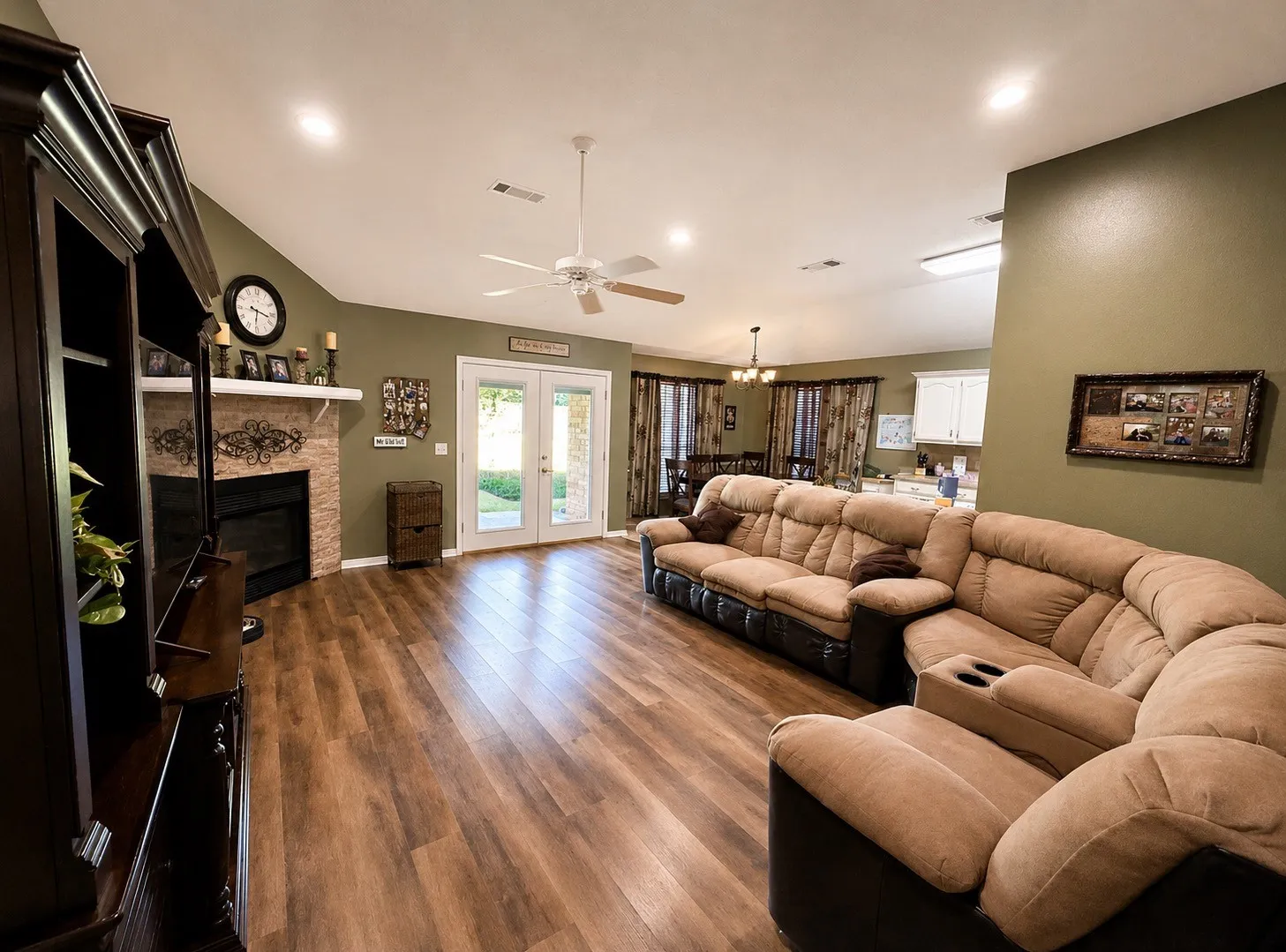 Single Family Residence For Sale in Lamar County , 187 SANDY, Reno, Texas 75462, 3 Bedroom, 2 Bathroom, 2 Garage spaces, 1,500 Sqft, built in 1993, mls#21272483, Real Estate Agent in Reno, Homes For Sale in Lamar county, Homes For Sale in Reno, Realtor in Reno Texas, Real Estate Brokerage Independent Realty Texas, Luminita Cordes Realtor