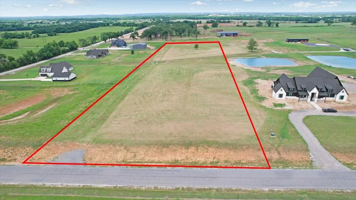 4.86 acre parcel showing approximate boundary.