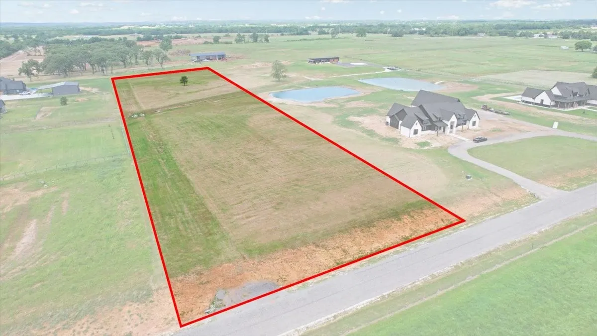 4.86 acre parcel showing approximate boundary.