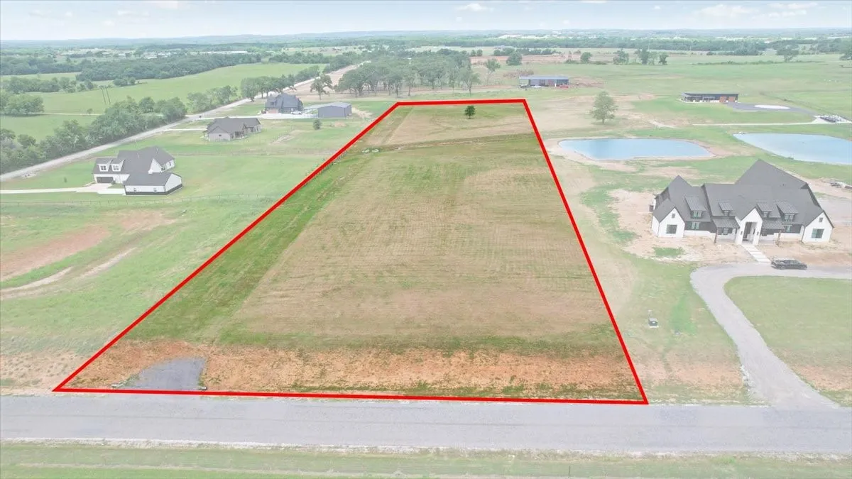 4.86 acre parcel showing approximate boundary.