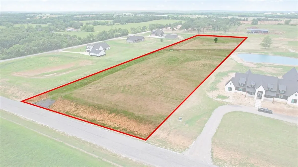 4.86 acre parcel showing approximate boundary.