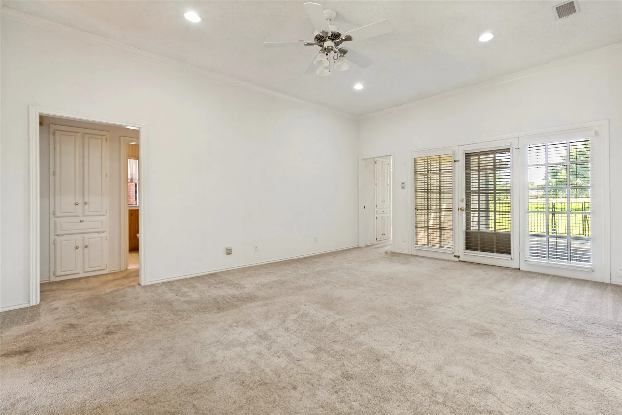 Single Family Residence For Sale in Dallas County , 2713 Laurel Oaks Drive, Garland, Texas 75044, 3 Bedroom, 2 Bathroom, 2 Garage spaces, 1,752 Sqft, built in 1982, mls#21268602, Real Estate Agent in Garland, Homes For Sale in Dallas county, Homes For Sale in Garland, Realtor in Garland Texas, Real Estate Brokerage Independent Realty Texas, Luminita Cordes Realtor