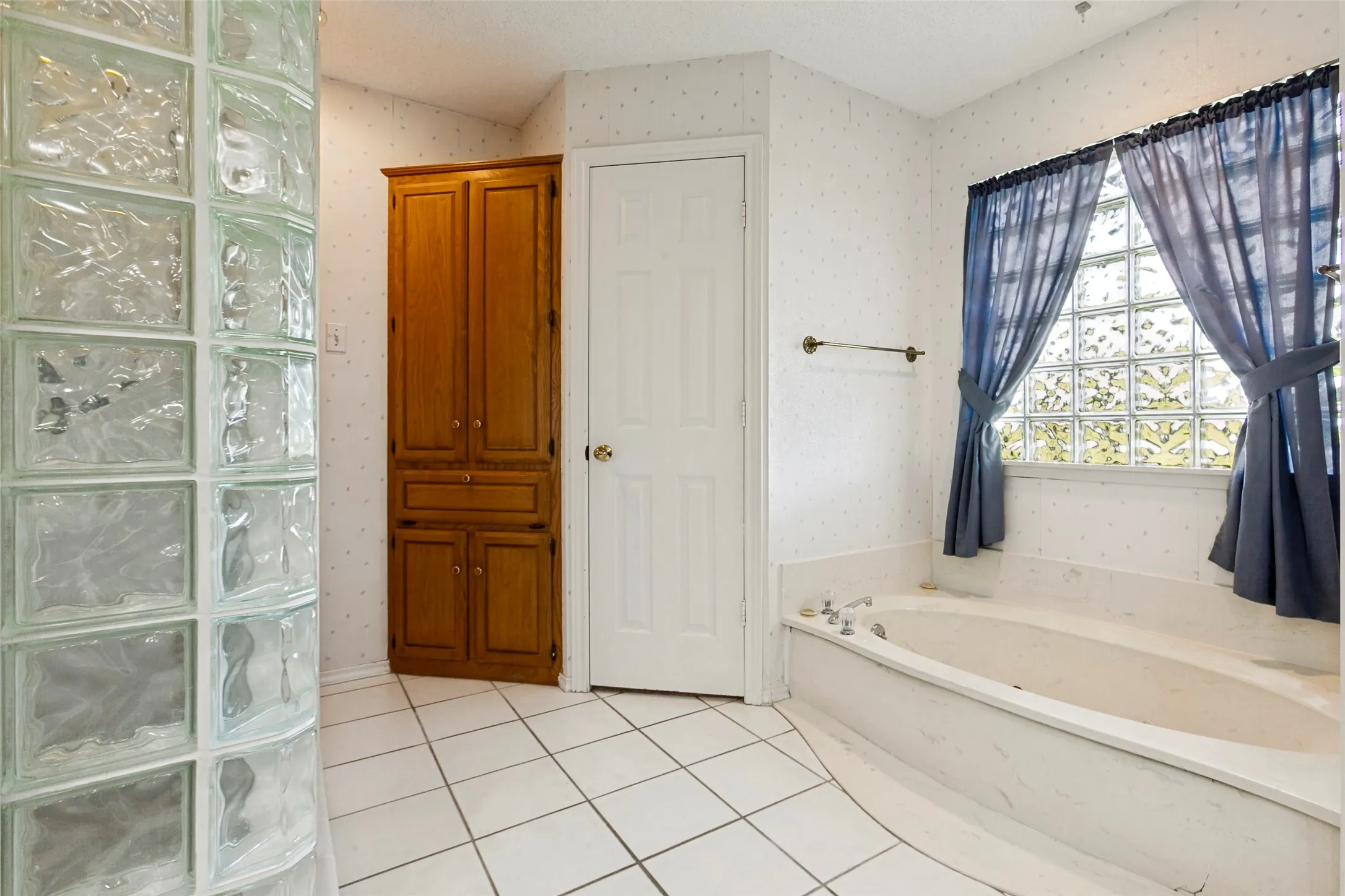 Features his and hers closets