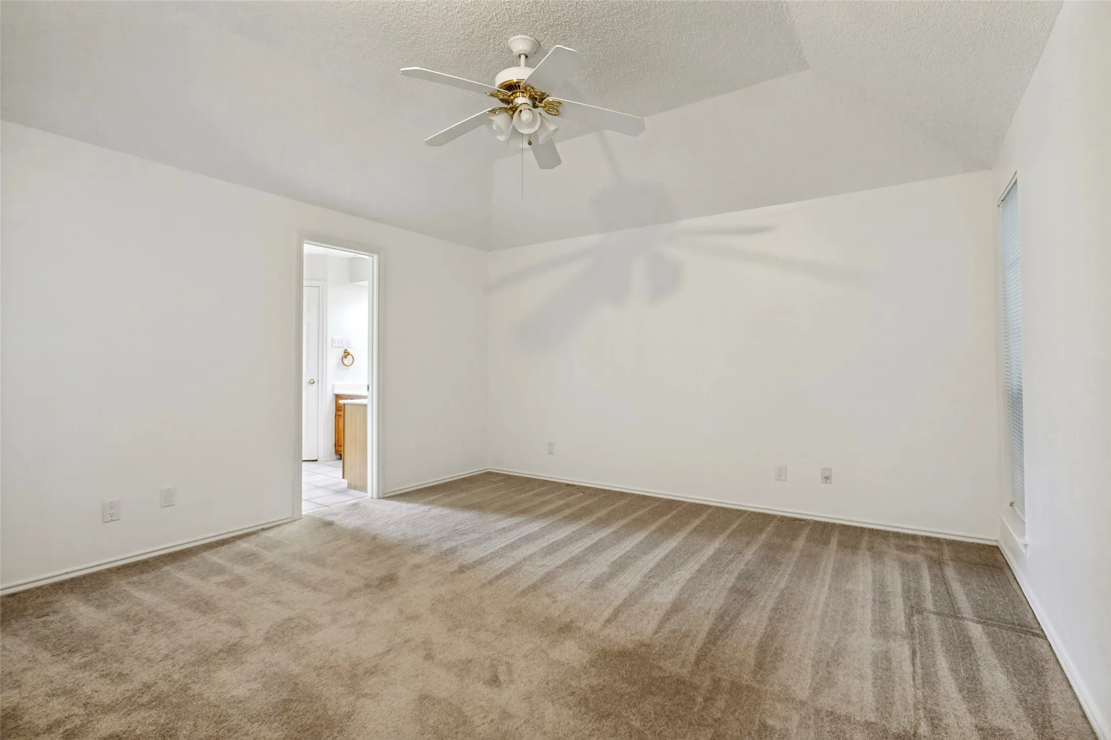 Has separate entrance to Patio area