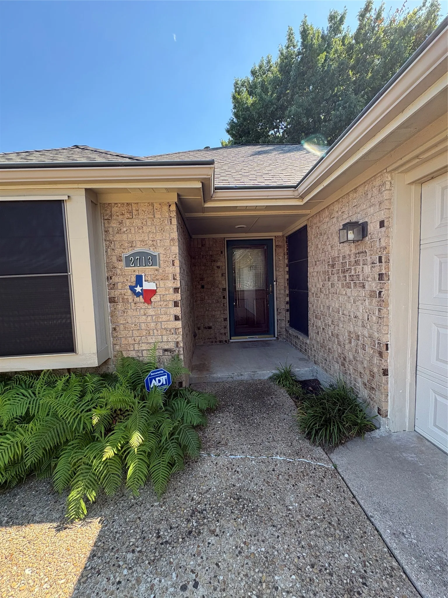 Single Family Residence For Sale in Dallas County , 2713 Laurel Oaks Drive, Garland, Texas 75044, 3 Bedroom, 2 Bathroom, 2 Garage spaces, 1,752 Sqft, built in 1982, mls#21268602, Real Estate Agent in Garland, Homes For Sale in Dallas county, Homes For Sale in Garland, Realtor in Garland Texas, Real Estate Brokerage Independent Realty Texas, Luminita Cordes Realtor