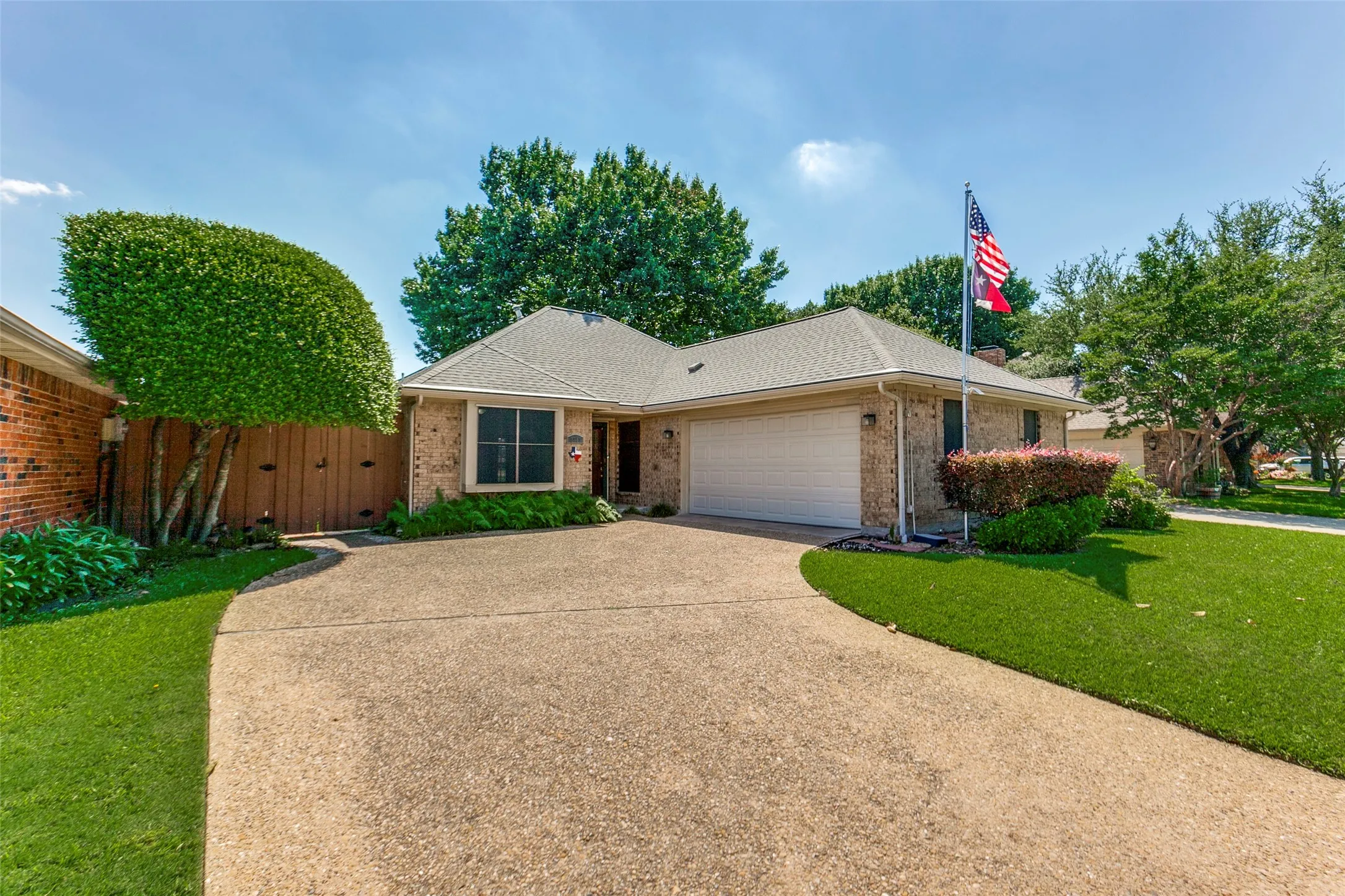 Single Family Residence For Sale in Dallas County , 2713 Laurel Oaks Drive, Garland, Texas 75044, 3 Bedroom, 2 Bathroom, 2 Garage spaces, 1,752 Sqft, built in 1982, mls#21268602, Real Estate Agent in Garland, Homes For Sale in Dallas county, Homes For Sale in Garland, Realtor in Garland Texas, Real Estate Brokerage Independent Realty Texas, Luminita Cordes Realtor