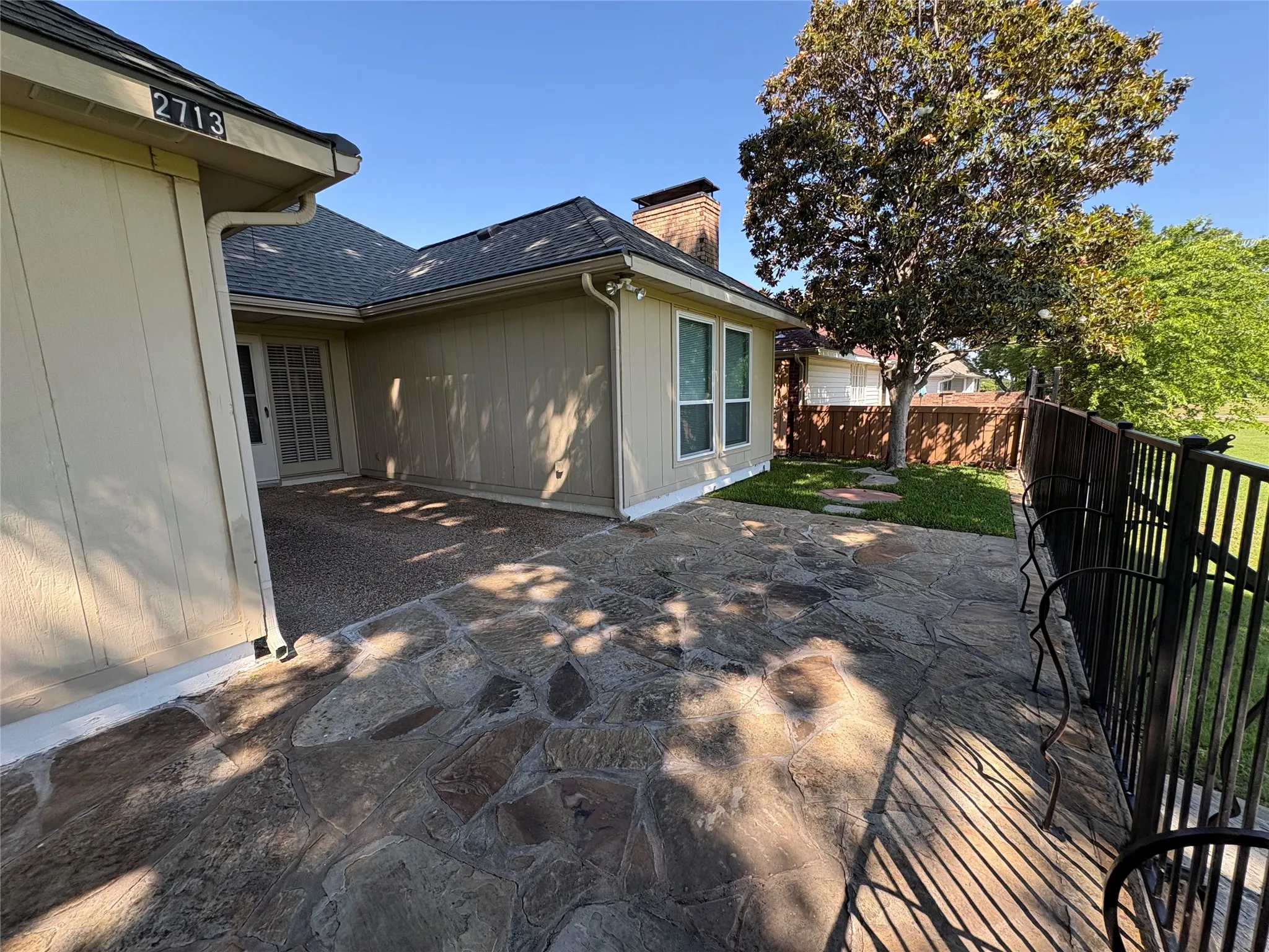 Single Family Residence For Sale in Dallas County , 2713 Laurel Oaks Drive, Garland, Texas 75044, 3 Bedroom, 2 Bathroom, 2 Garage spaces, 1,752 Sqft, built in 1982, mls#21268602, Real Estate Agent in Garland, Homes For Sale in Dallas county, Homes For Sale in Garland, Realtor in Garland Texas, Real Estate Brokerage Independent Realty Texas, Luminita Cordes Realtor