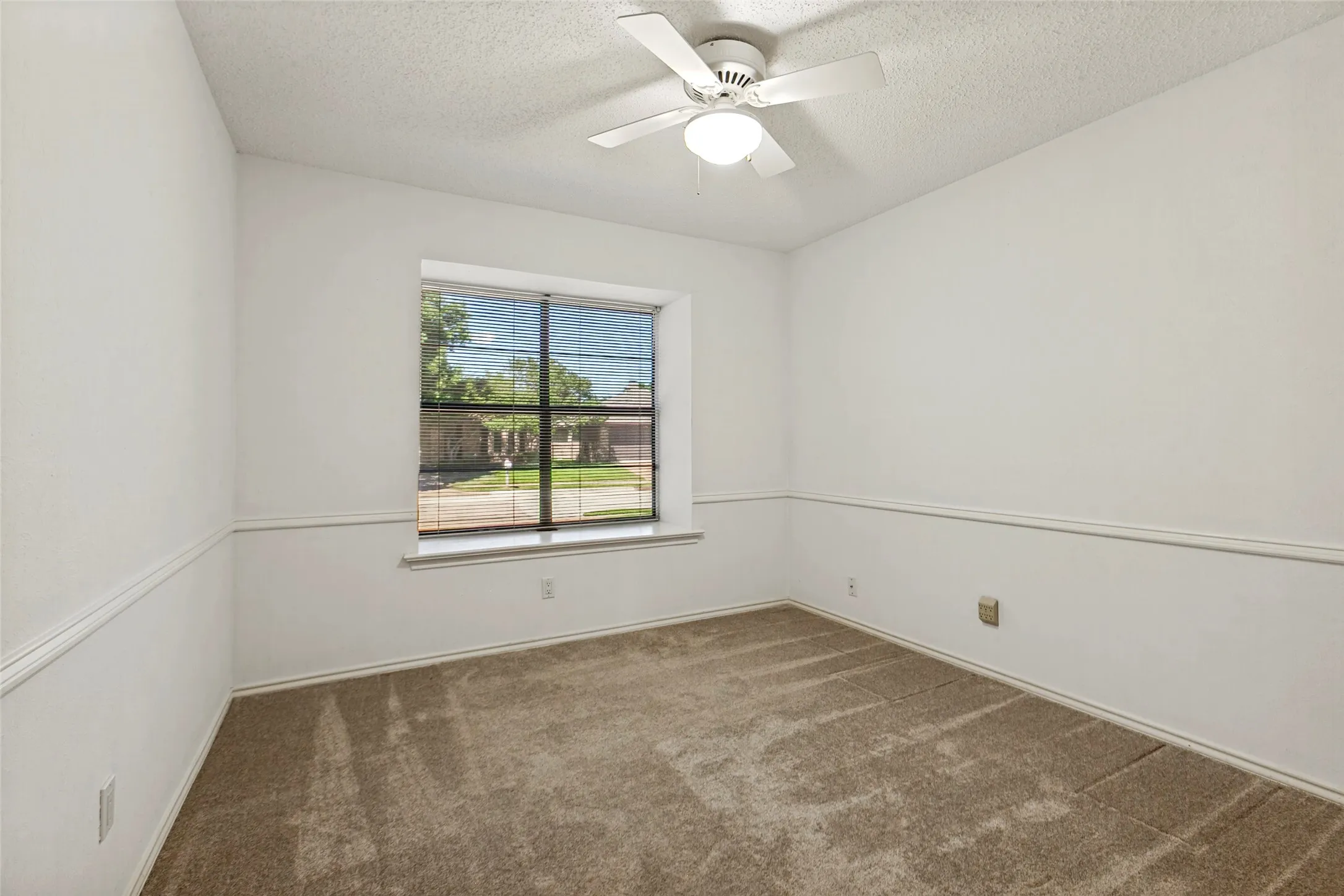 Single Family Residence For Sale in Dallas County , 2713 Laurel Oaks Drive, Garland, Texas 75044, 3 Bedroom, 2 Bathroom, 2 Garage spaces, 1,752 Sqft, built in 1982, mls#21268602, Real Estate Agent in Garland, Homes For Sale in Dallas county, Homes For Sale in Garland, Realtor in Garland Texas, Real Estate Brokerage Independent Realty Texas, Luminita Cordes Realtor