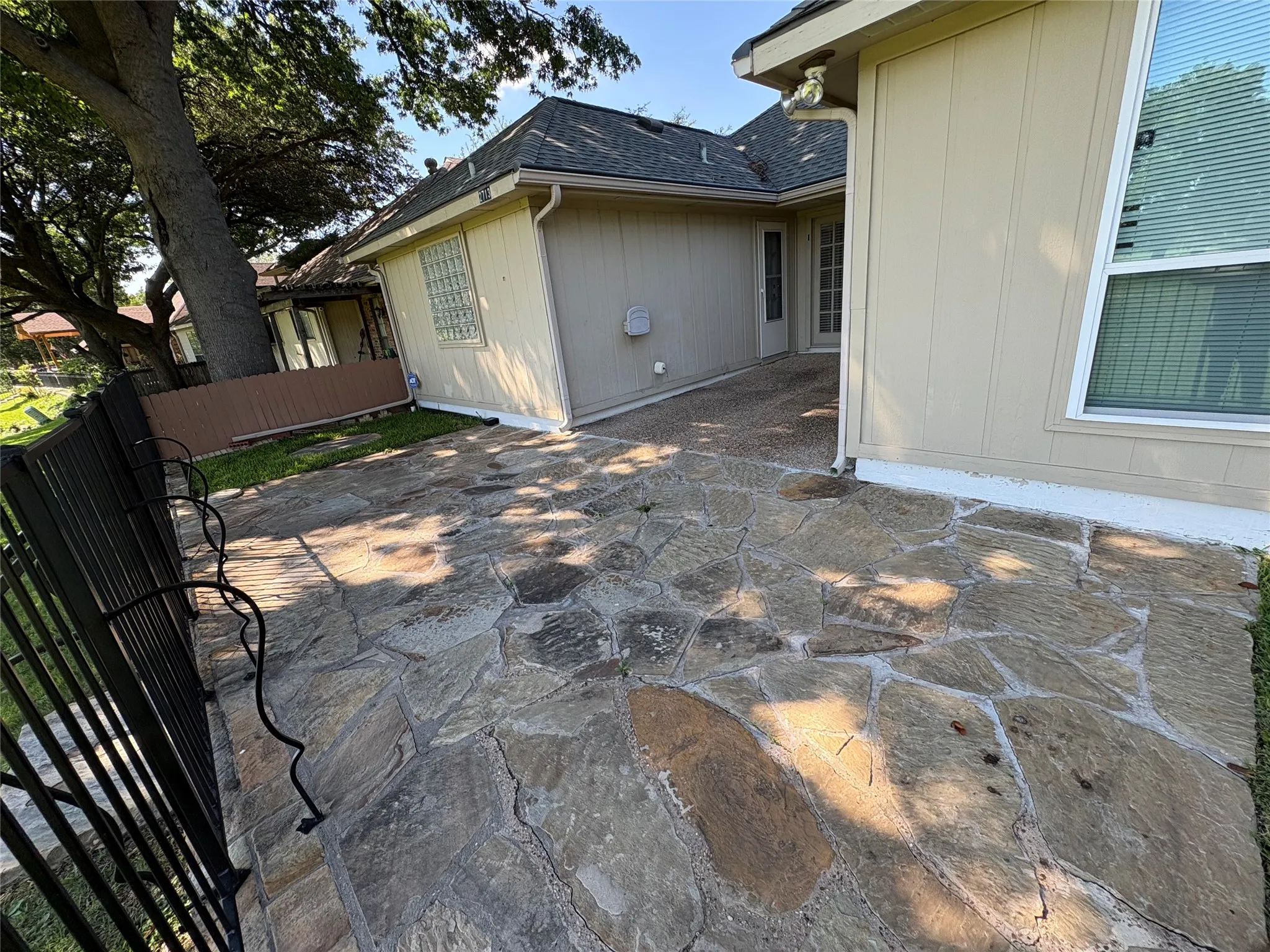 Single Family Residence For Sale in Dallas County , 2713 Laurel Oaks Drive, Garland, Texas 75044, 3 Bedroom, 2 Bathroom, 2 Garage spaces, 1,752 Sqft, built in 1982, mls#21268602, Real Estate Agent in Garland, Homes For Sale in Dallas county, Homes For Sale in Garland, Realtor in Garland Texas, Real Estate Brokerage Independent Realty Texas, Luminita Cordes Realtor