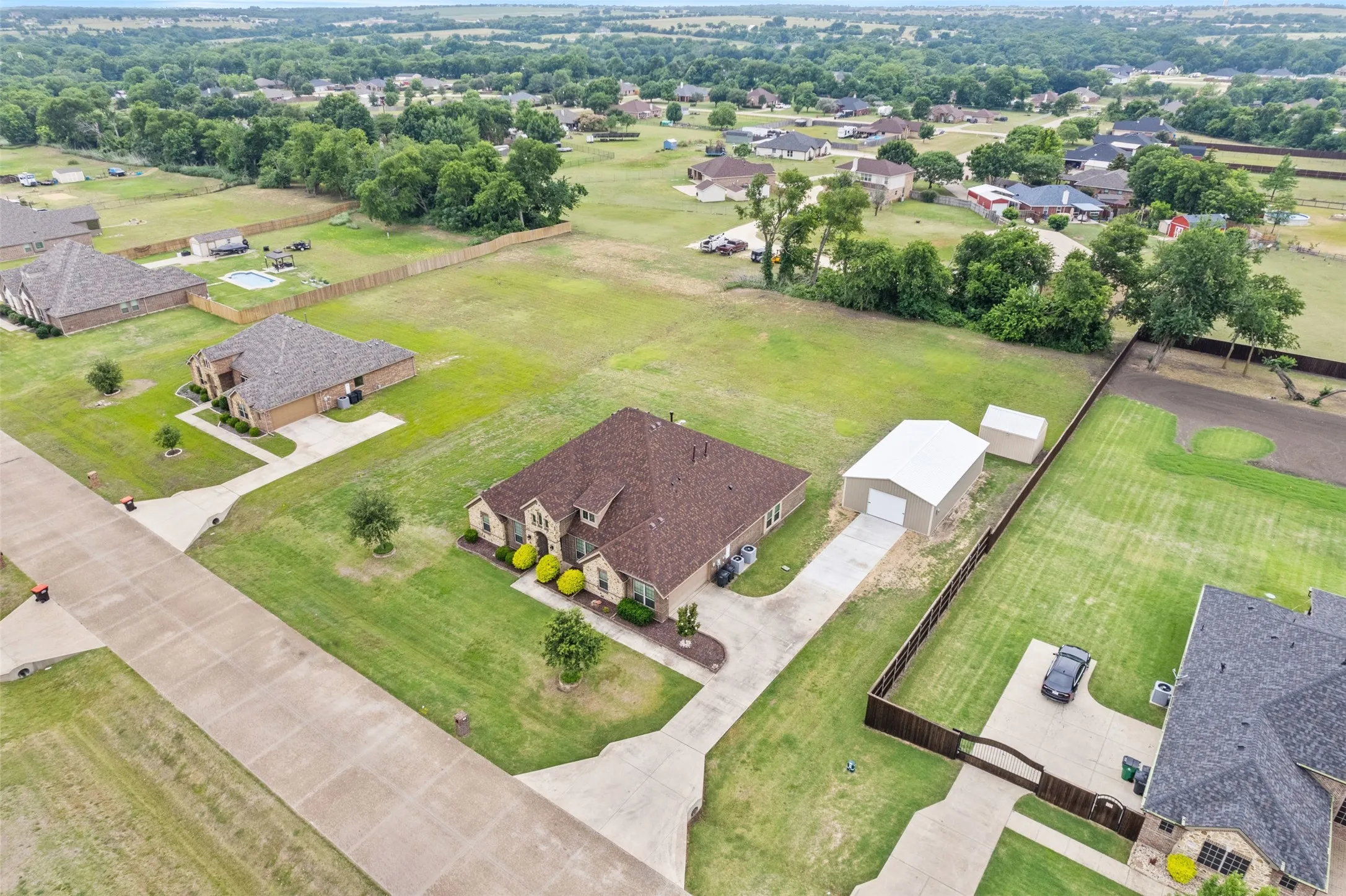 Single Family Residence For Sale in Ellis County , 1111 Yukon Boulevard, Waxahachie, Texas 75167, 4 Bedroom, 4 Bathroom, 2 Garage spaces, 3,064 Sqft, built in 2017, mls#21272550, Real Estate Agent in Waxahachie, Homes For Sale in Ellis county, Homes For Sale in Waxahachie, Realtor in Waxahachie Texas, Real Estate Brokerage Independent Realty Texas, Luminita Cordes Realtor