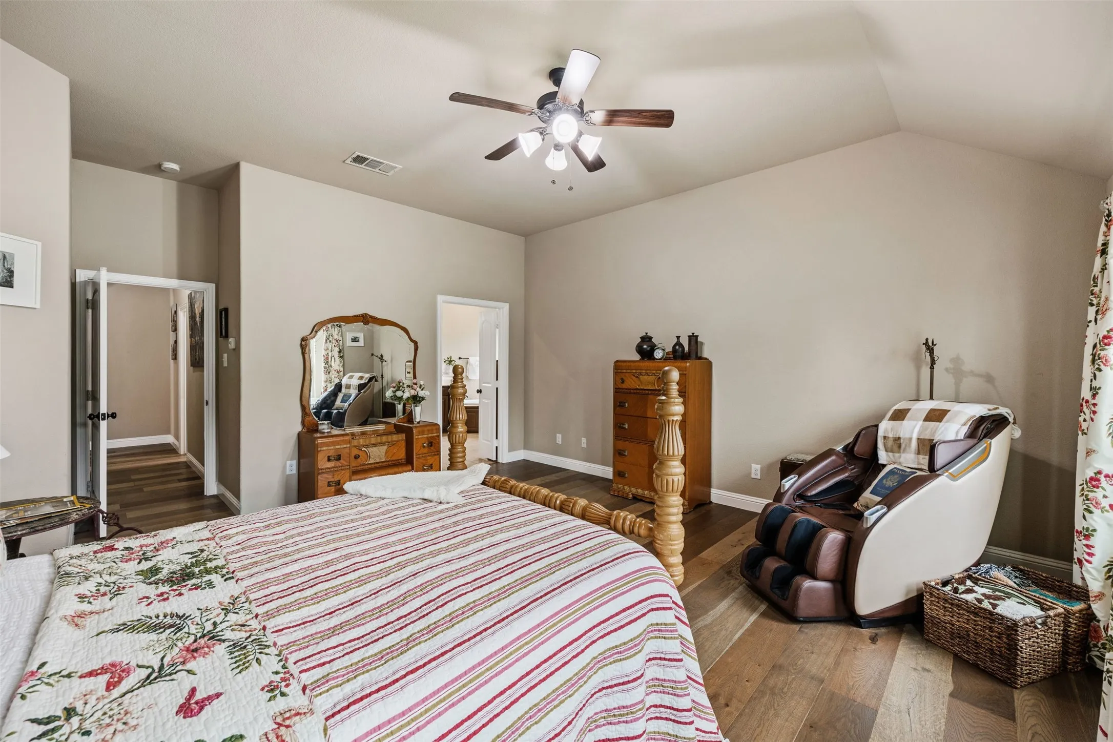 Single Family Residence For Sale in Ellis County , 1111 Yukon Boulevard, Waxahachie, Texas 75167, 4 Bedroom, 4 Bathroom, 2 Garage spaces, 3,064 Sqft, built in 2017, mls#21272550, Real Estate Agent in Waxahachie, Homes For Sale in Ellis county, Homes For Sale in Waxahachie, Realtor in Waxahachie Texas, Real Estate Brokerage Independent Realty Texas, Luminita Cordes Realtor