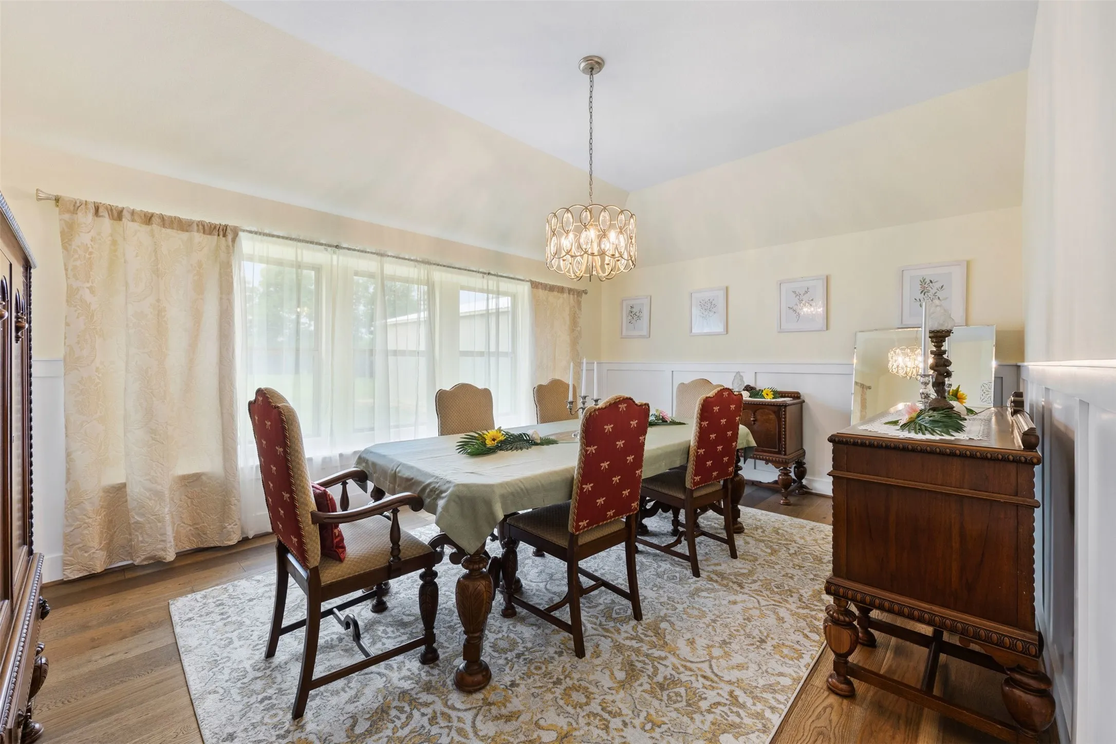 Single Family Residence For Sale in Ellis County , 1111 Yukon Boulevard, Waxahachie, Texas 75167, 4 Bedroom, 4 Bathroom, 2 Garage spaces, 3,064 Sqft, built in 2017, mls#21272550, Real Estate Agent in Waxahachie, Homes For Sale in Ellis county, Homes For Sale in Waxahachie, Realtor in Waxahachie Texas, Real Estate Brokerage Independent Realty Texas, Luminita Cordes Realtor