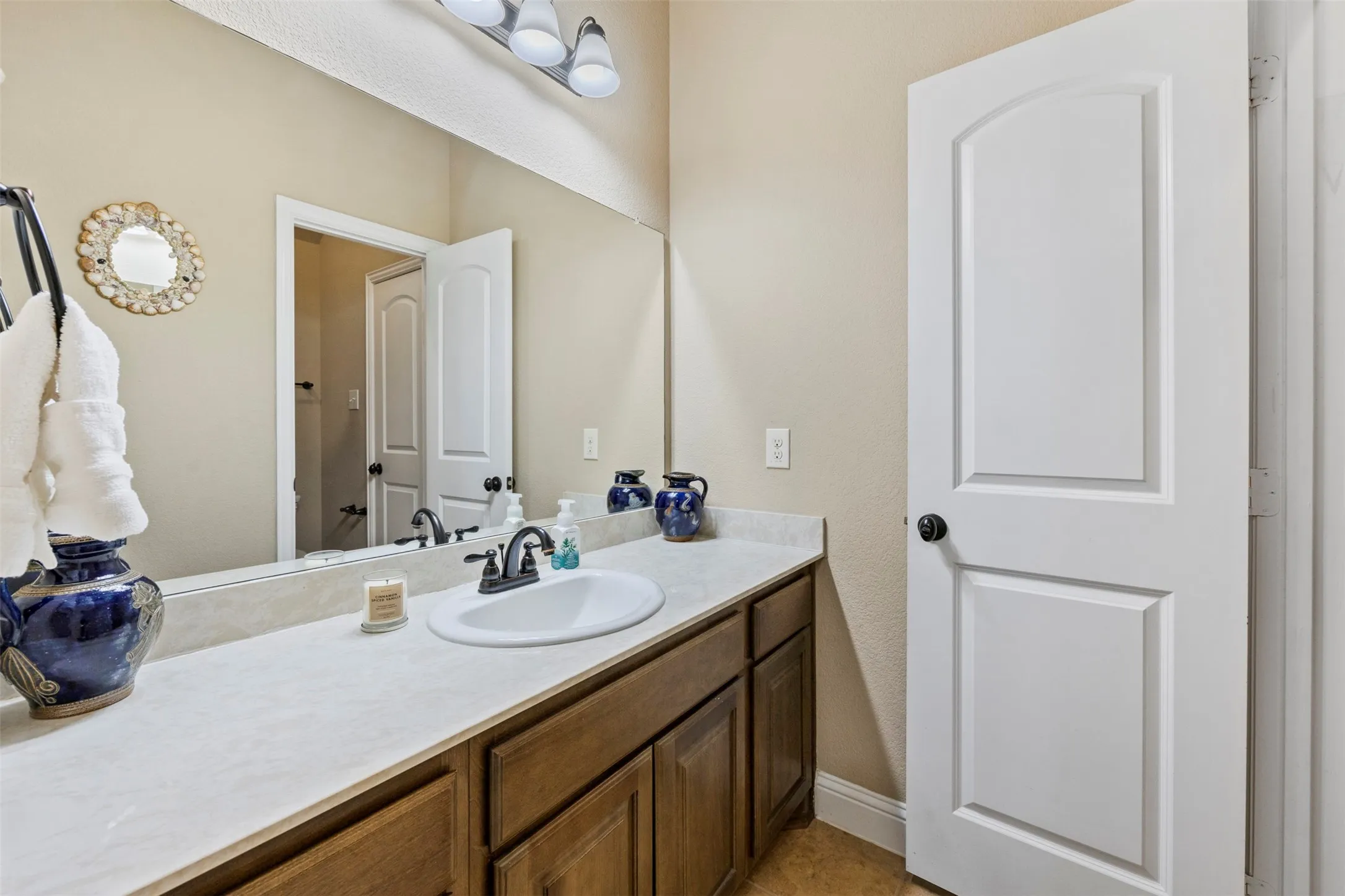Single Family Residence For Sale in Ellis County , 1111 Yukon Boulevard, Waxahachie, Texas 75167, 4 Bedroom, 4 Bathroom, 2 Garage spaces, 3,064 Sqft, built in 2017, mls#21272550, Real Estate Agent in Waxahachie, Homes For Sale in Ellis county, Homes For Sale in Waxahachie, Realtor in Waxahachie Texas, Real Estate Brokerage Independent Realty Texas, Luminita Cordes Realtor