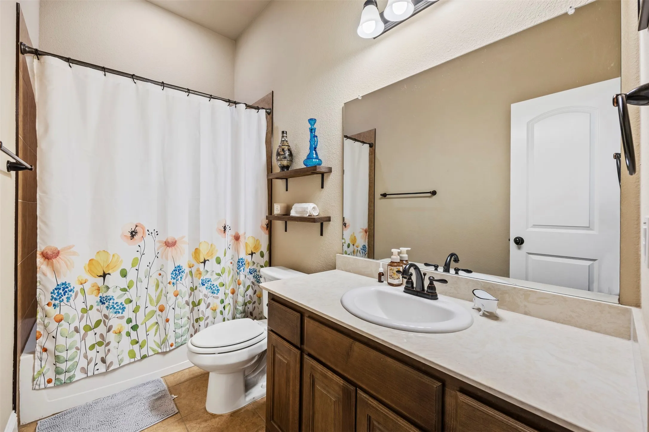 Single Family Residence For Sale in Ellis County , 1111 Yukon Boulevard, Waxahachie, Texas 75167, 4 Bedroom, 4 Bathroom, 2 Garage spaces, 3,064 Sqft, built in 2017, mls#21272550, Real Estate Agent in Waxahachie, Homes For Sale in Ellis county, Homes For Sale in Waxahachie, Realtor in Waxahachie Texas, Real Estate Brokerage Independent Realty Texas, Luminita Cordes Realtor