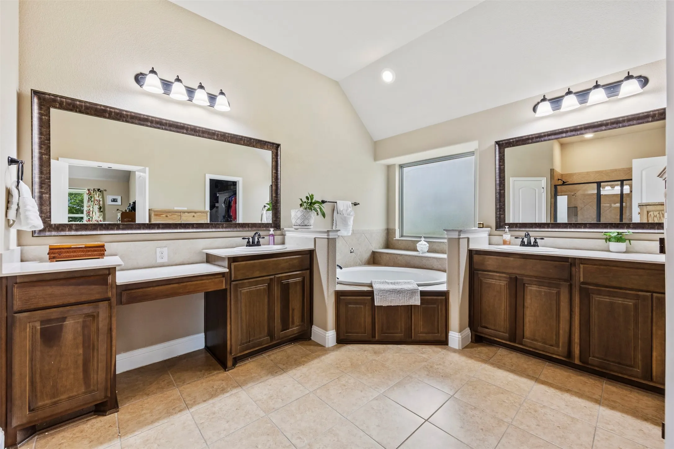 Single Family Residence For Sale in Ellis County , 1111 Yukon Boulevard, Waxahachie, Texas 75167, 4 Bedroom, 4 Bathroom, 2 Garage spaces, 3,064 Sqft, built in 2017, mls#21272550, Real Estate Agent in Waxahachie, Homes For Sale in Ellis county, Homes For Sale in Waxahachie, Realtor in Waxahachie Texas, Real Estate Brokerage Independent Realty Texas, Luminita Cordes Realtor