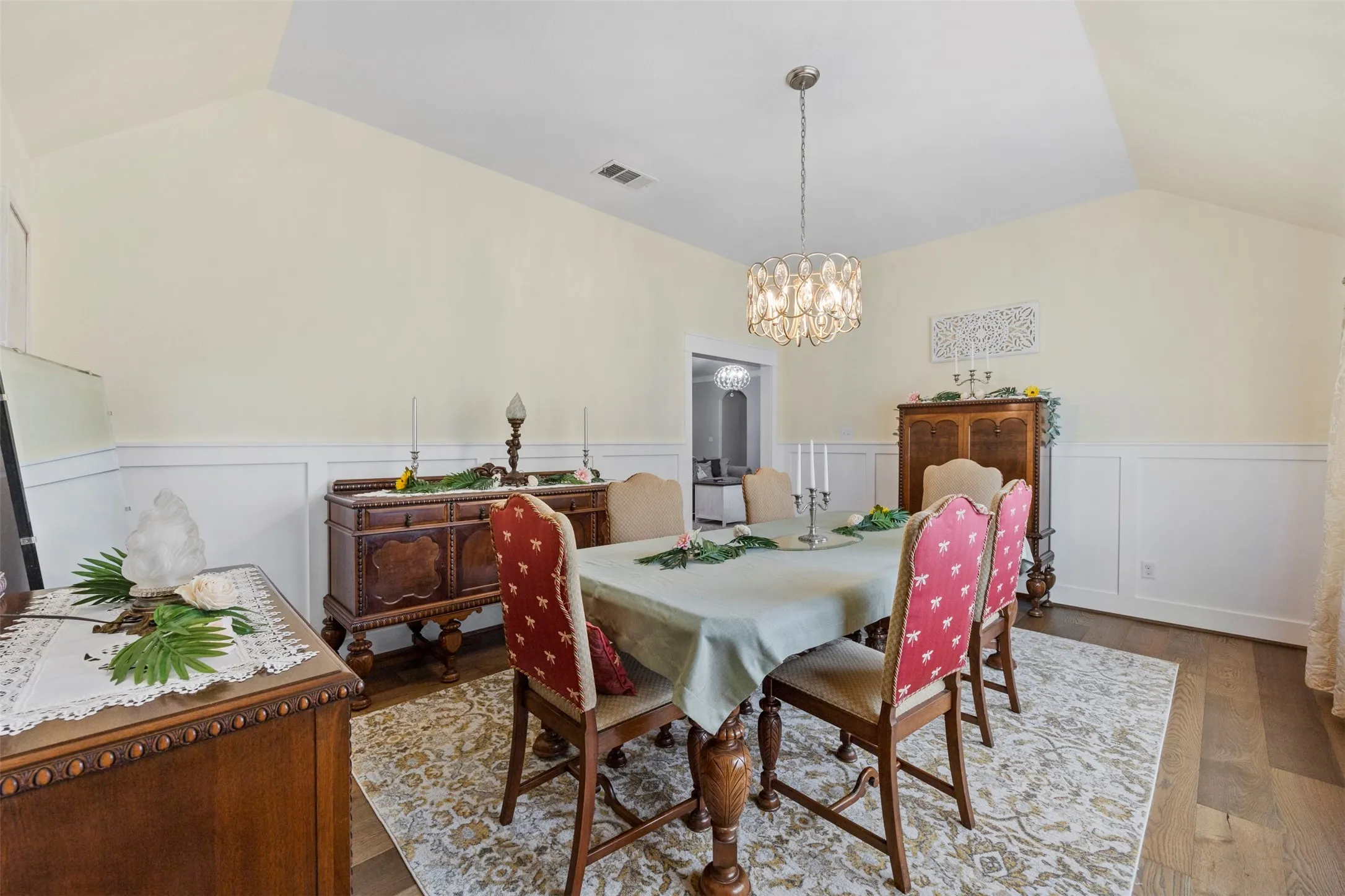 Single Family Residence For Sale in Ellis County , 1111 Yukon Boulevard, Waxahachie, Texas 75167, 4 Bedroom, 4 Bathroom, 2 Garage spaces, 3,064 Sqft, built in 2017, mls#21272550, Real Estate Agent in Waxahachie, Homes For Sale in Ellis county, Homes For Sale in Waxahachie, Realtor in Waxahachie Texas, Real Estate Brokerage Independent Realty Texas, Luminita Cordes Realtor
