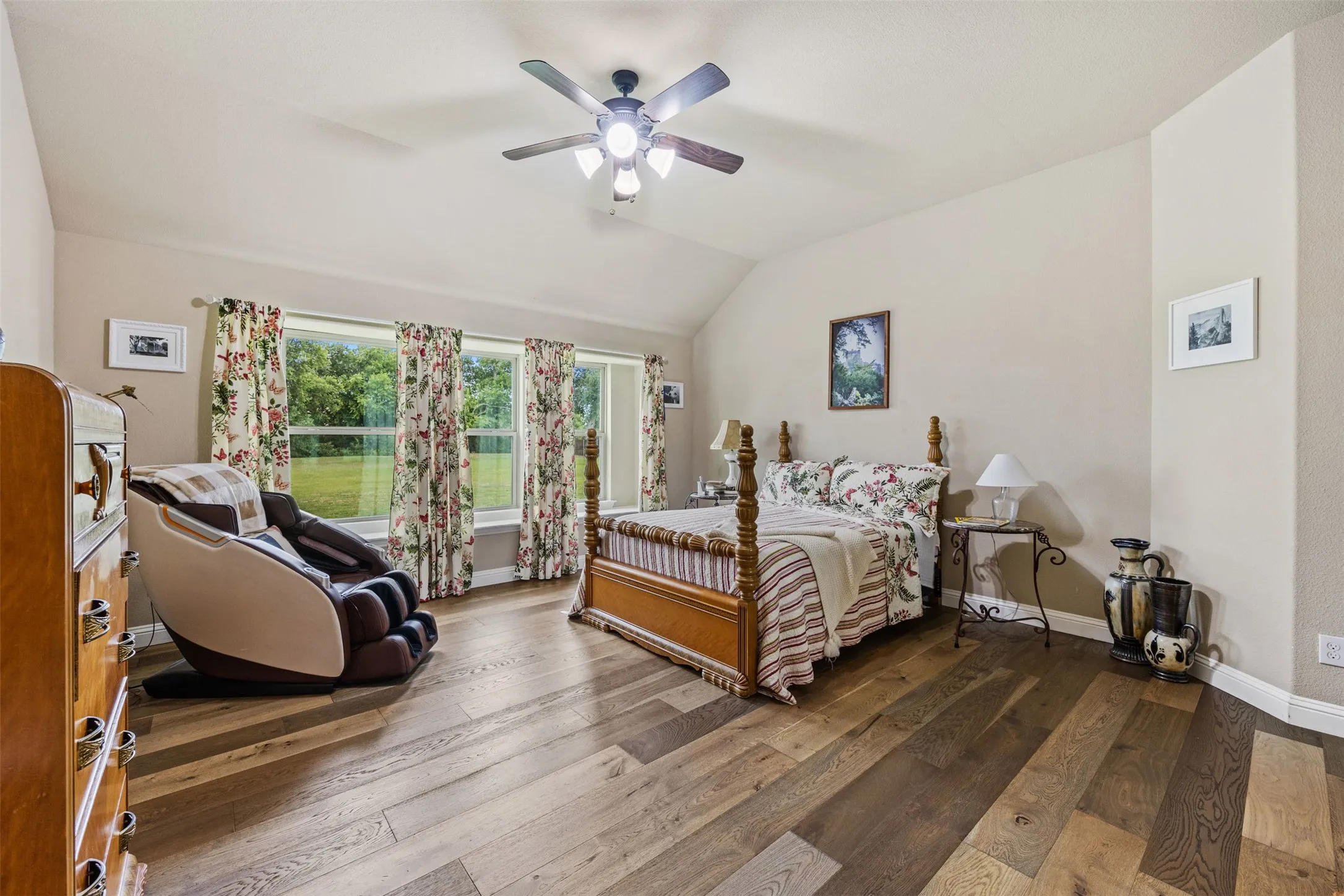 Single Family Residence For Sale in Ellis County , 1111 Yukon Boulevard, Waxahachie, Texas 75167, 4 Bedroom, 4 Bathroom, 2 Garage spaces, 3,064 Sqft, built in 2017, mls#21272550, Real Estate Agent in Waxahachie, Homes For Sale in Ellis county, Homes For Sale in Waxahachie, Realtor in Waxahachie Texas, Real Estate Brokerage Independent Realty Texas, Luminita Cordes Realtor