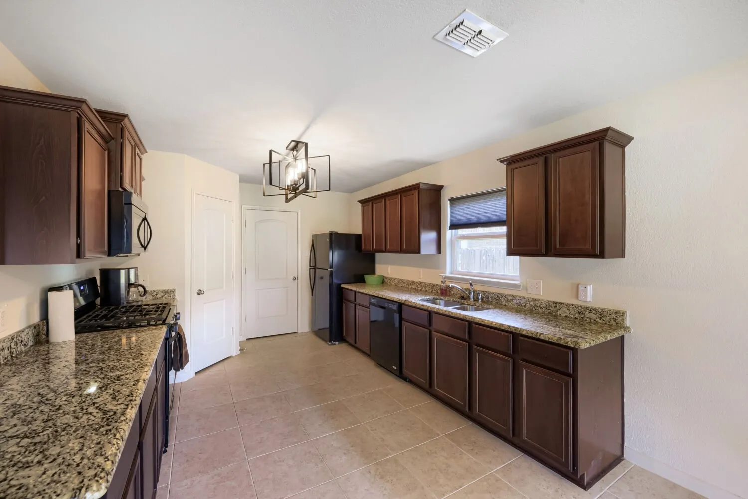 Single Family Residence For Sale in Kaufman County , 4015 Elderberry Street, Forney, Texas 75126, 3 Bedroom, 2 Bathroom, 2 Garage spaces, 1,541 Sqft, built in 2016, mls#21269555, Real Estate Agent in Forney, Homes For Sale in Kaufman county, Homes For Sale in Forney, Realtor in Forney Texas, Real Estate Brokerage Independent Realty Texas, Luminita Cordes Realtor