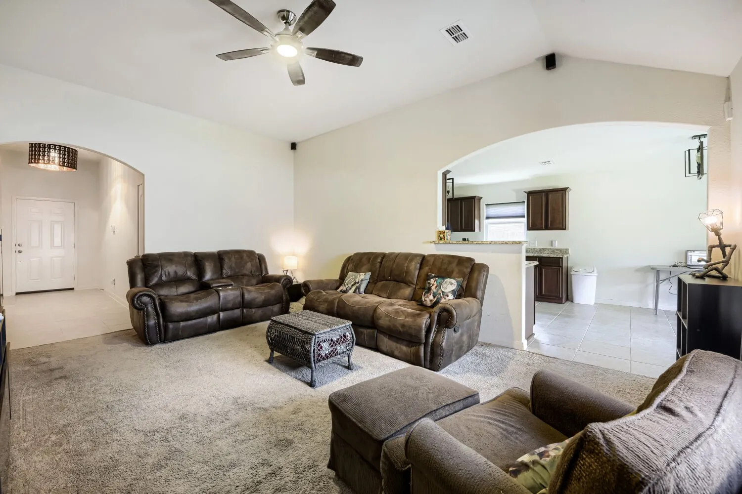 Single Family Residence For Sale in Kaufman County , 4015 Elderberry Street, Forney, Texas 75126, 3 Bedroom, 2 Bathroom, 2 Garage spaces, 1,541 Sqft, built in 2016, mls#21269555, Real Estate Agent in Forney, Homes For Sale in Kaufman county, Homes For Sale in Forney, Realtor in Forney Texas, Real Estate Brokerage Independent Realty Texas, Luminita Cordes Realtor