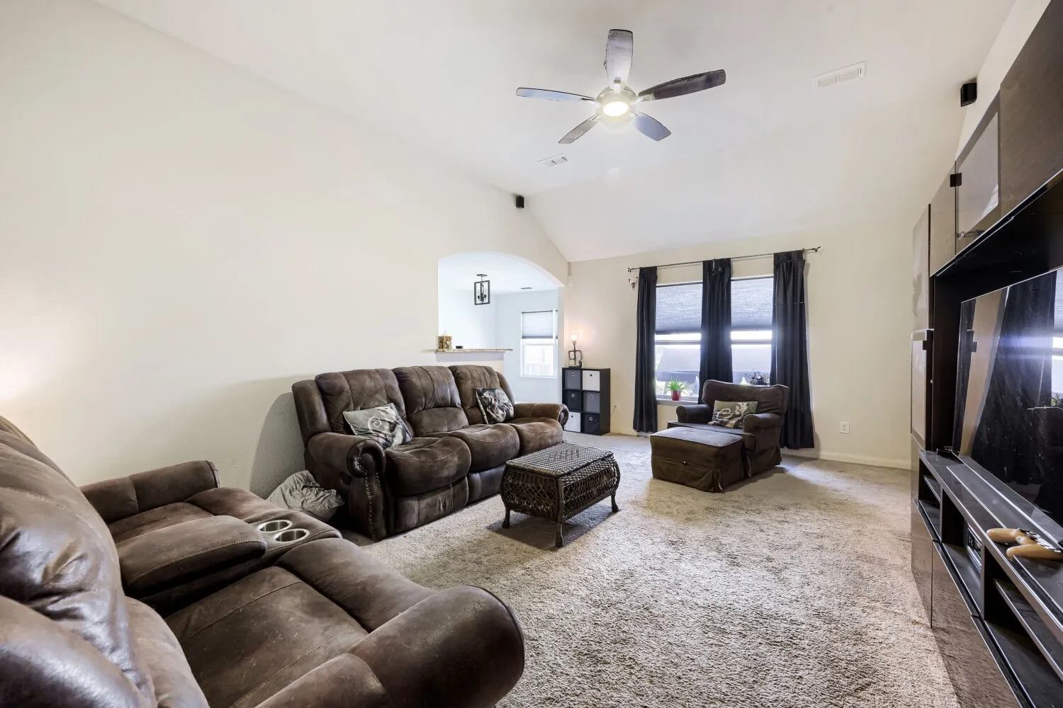 Single Family Residence For Sale in Kaufman County , 4015 Elderberry Street, Forney, Texas 75126, 3 Bedroom, 2 Bathroom, 2 Garage spaces, 1,541 Sqft, built in 2016, mls#21269555, Real Estate Agent in Forney, Homes For Sale in Kaufman county, Homes For Sale in Forney, Realtor in Forney Texas, Real Estate Brokerage Independent Realty Texas, Luminita Cordes Realtor