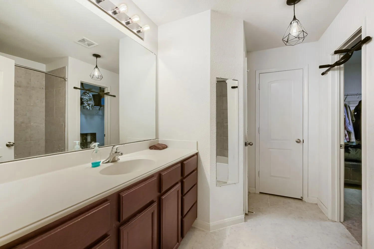 Single Family Residence For Sale in Kaufman County , 4015 Elderberry Street, Forney, Texas 75126, 3 Bedroom, 2 Bathroom, 2 Garage spaces, 1,541 Sqft, built in 2016, mls#21269555, Real Estate Agent in Forney, Homes For Sale in Kaufman county, Homes For Sale in Forney, Realtor in Forney Texas, Real Estate Brokerage Independent Realty Texas, Luminita Cordes Realtor