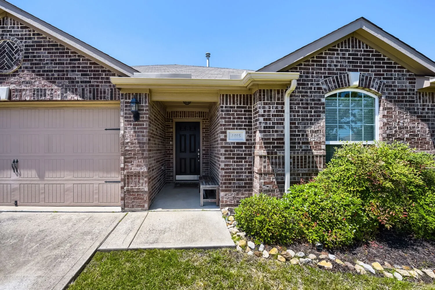 Single Family Residence For Sale in Kaufman County , 4015 Elderberry Street, Forney, Texas 75126, 3 Bedroom, 2 Bathroom, 2 Garage spaces, 1,541 Sqft, built in 2016, mls#21269555, Real Estate Agent in Forney, Homes For Sale in Kaufman county, Homes For Sale in Forney, Realtor in Forney Texas, Real Estate Brokerage Independent Realty Texas, Luminita Cordes Realtor
