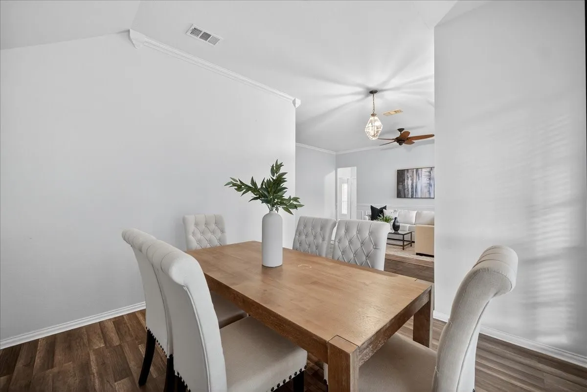 Single Family Residence For Sale in Collin County , 11758 Corsicana Drive, Frisco, Texas 75035, 3 Bedroom, 2 Bathroom, 2 Garage spaces, 1,990 Sqft, built in 2004, mls#21272561, Real Estate Agent in Frisco, Homes For Sale in Collin county, Homes For Sale in Frisco, Realtor in Frisco Texas, Real Estate Brokerage Independent Realty Texas, Luminita Cordes Realtor