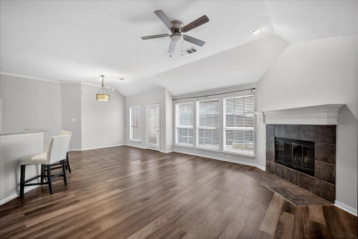 Single Family Residence For Sale in Collin County , 11758 Corsicana Drive, Frisco, Texas 75035, 3 Bedroom, 2 Bathroom, 2 Garage spaces, 1,990 Sqft, built in 2004, mls#21272561, Real Estate Agent in Frisco, Homes For Sale in Collin county, Homes For Sale in Frisco, Realtor in Frisco Texas, Real Estate Brokerage Independent Realty Texas, Luminita Cordes Realtor
