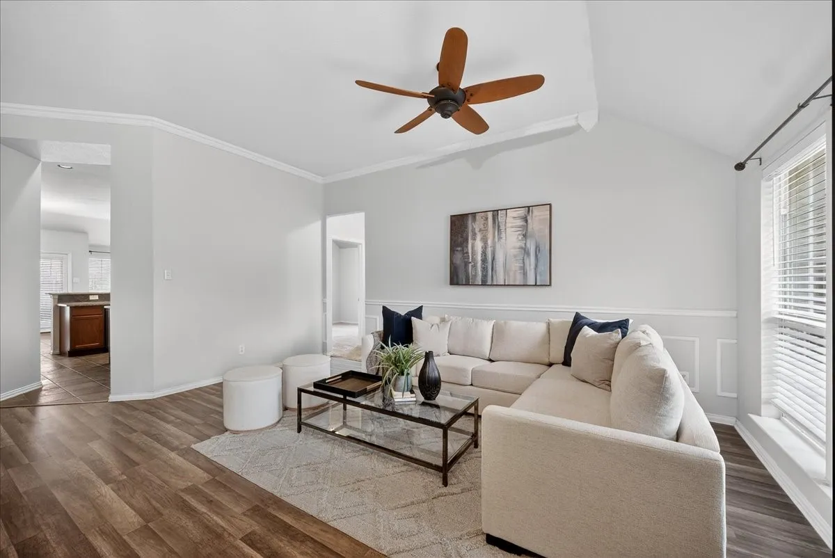 Single Family Residence For Sale in Collin County , 11758 Corsicana Drive, Frisco, Texas 75035, 3 Bedroom, 2 Bathroom, 2 Garage spaces, 1,990 Sqft, built in 2004, mls#21272561, Real Estate Agent in Frisco, Homes For Sale in Collin county, Homes For Sale in Frisco, Realtor in Frisco Texas, Real Estate Brokerage Independent Realty Texas, Luminita Cordes Realtor