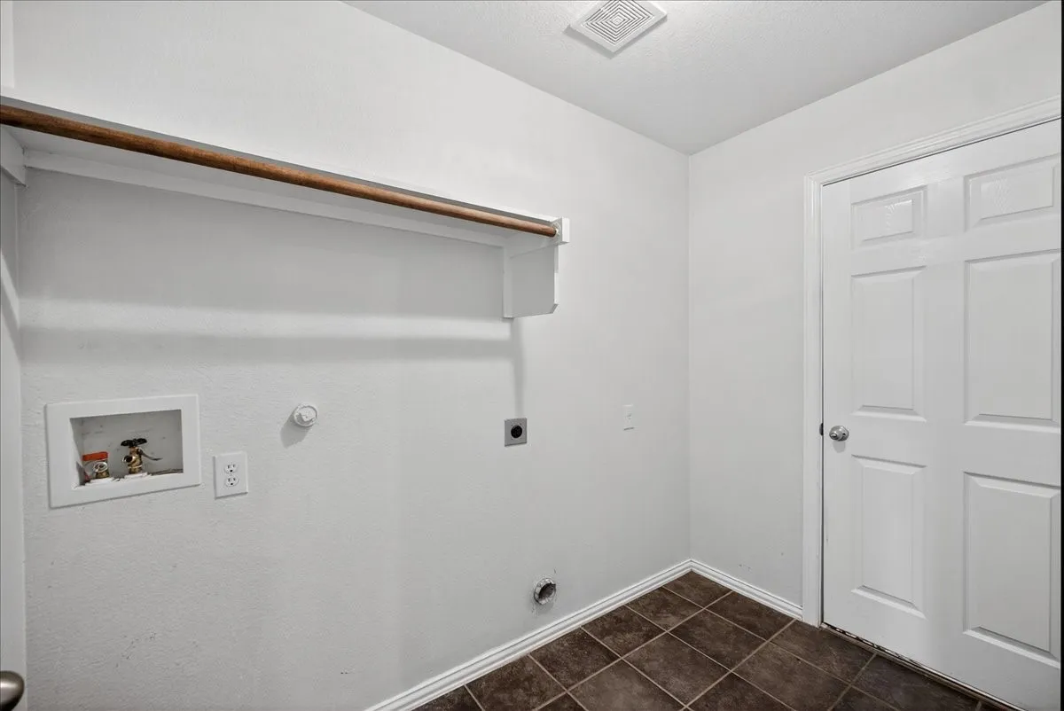 Single Family Residence For Sale in Collin County , 11758 Corsicana Drive, Frisco, Texas 75035, 3 Bedroom, 2 Bathroom, 2 Garage spaces, 1,990 Sqft, built in 2004, mls#21272561, Real Estate Agent in Frisco, Homes For Sale in Collin county, Homes For Sale in Frisco, Realtor in Frisco Texas, Real Estate Brokerage Independent Realty Texas, Luminita Cordes Realtor