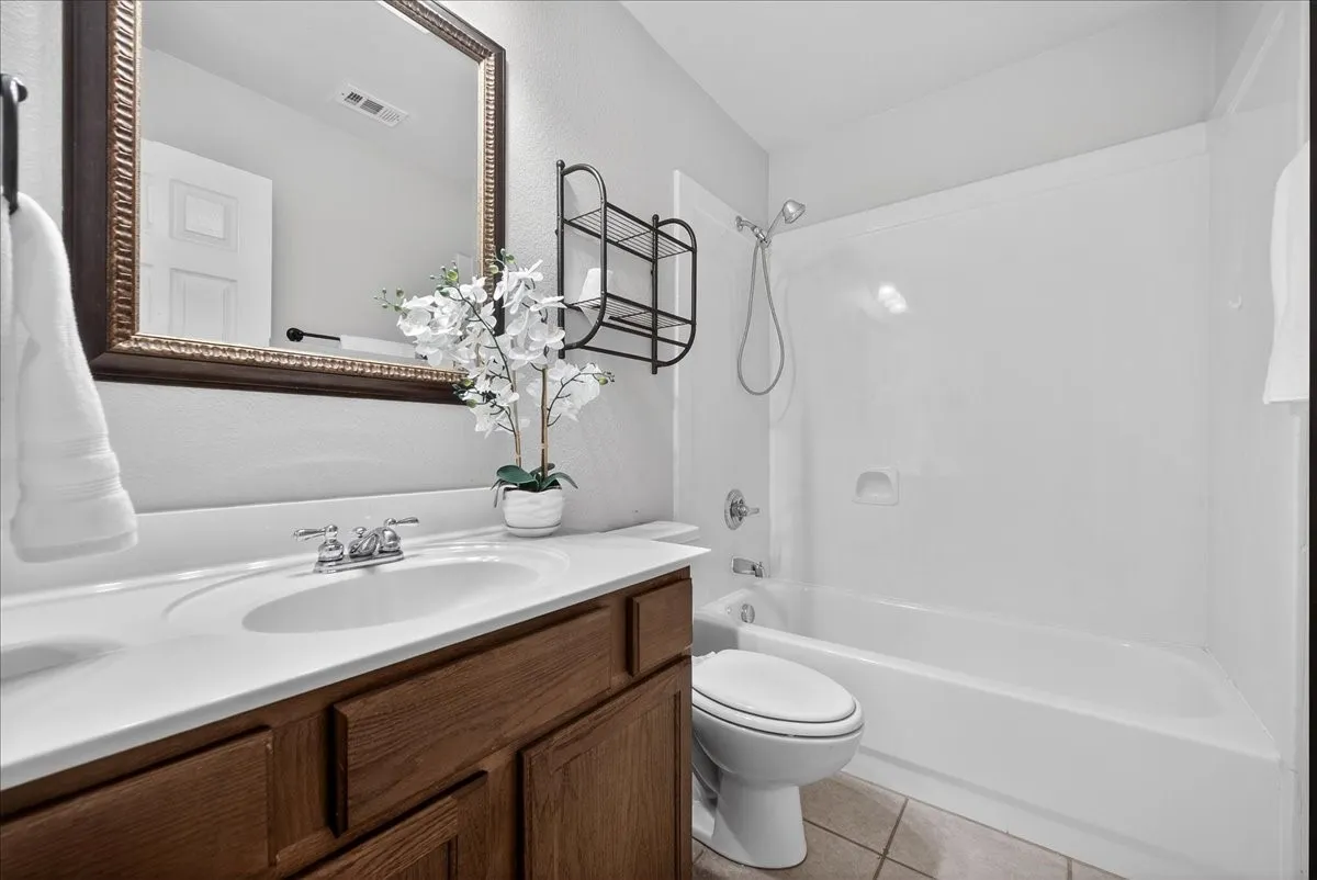 Single Family Residence For Sale in Collin County , 11758 Corsicana Drive, Frisco, Texas 75035, 3 Bedroom, 2 Bathroom, 2 Garage spaces, 1,990 Sqft, built in 2004, mls#21272561, Real Estate Agent in Frisco, Homes For Sale in Collin county, Homes For Sale in Frisco, Realtor in Frisco Texas, Real Estate Brokerage Independent Realty Texas, Luminita Cordes Realtor