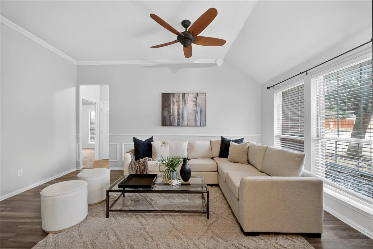 Single Family Residence For Sale in Collin County , 11758 Corsicana Drive, Frisco, Texas 75035, 3 Bedroom, 2 Bathroom, 2 Garage spaces, 1,990 Sqft, built in 2004, mls#21272561, Real Estate Agent in Frisco, Homes For Sale in Collin county, Homes For Sale in Frisco, Realtor in Frisco Texas, Real Estate Brokerage Independent Realty Texas, Luminita Cordes Realtor
