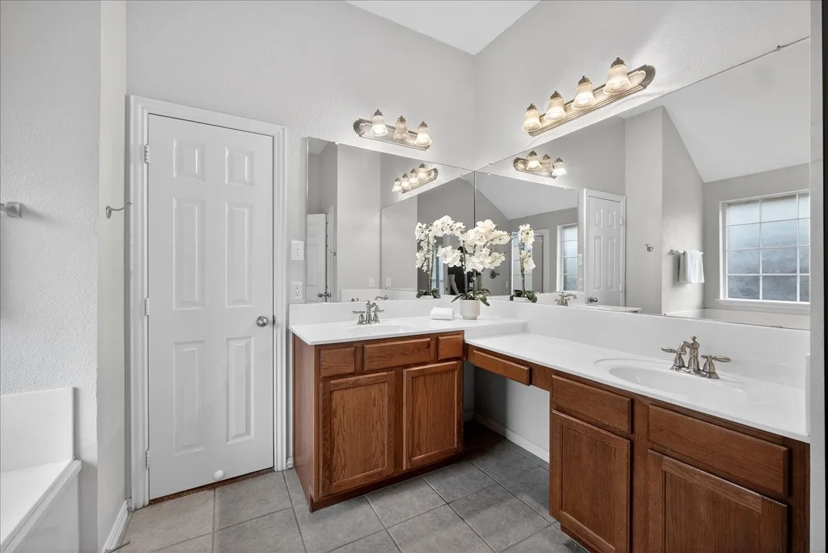 Single Family Residence For Sale in Collin County , 11758 Corsicana Drive, Frisco, Texas 75035, 3 Bedroom, 2 Bathroom, 2 Garage spaces, 1,990 Sqft, built in 2004, mls#21272561, Real Estate Agent in Frisco, Homes For Sale in Collin county, Homes For Sale in Frisco, Realtor in Frisco Texas, Real Estate Brokerage Independent Realty Texas, Luminita Cordes Realtor